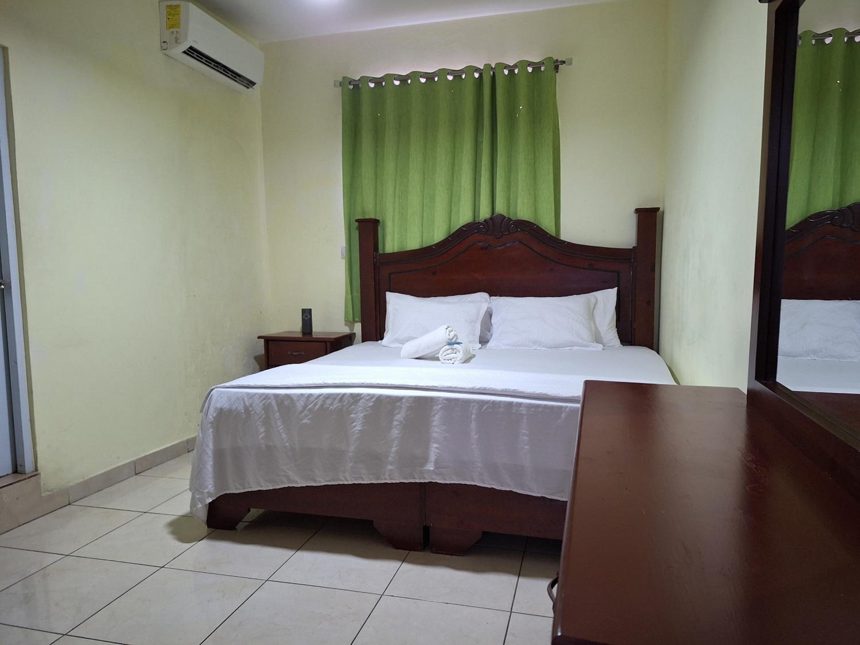Deluxe King Suite photo 1