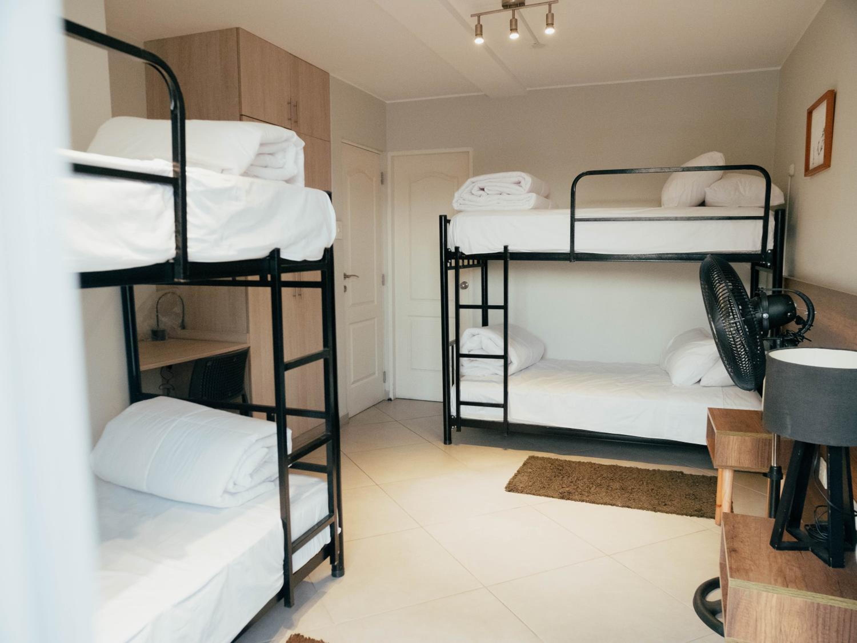 Quadruple Room with Private Bathroom photo 1