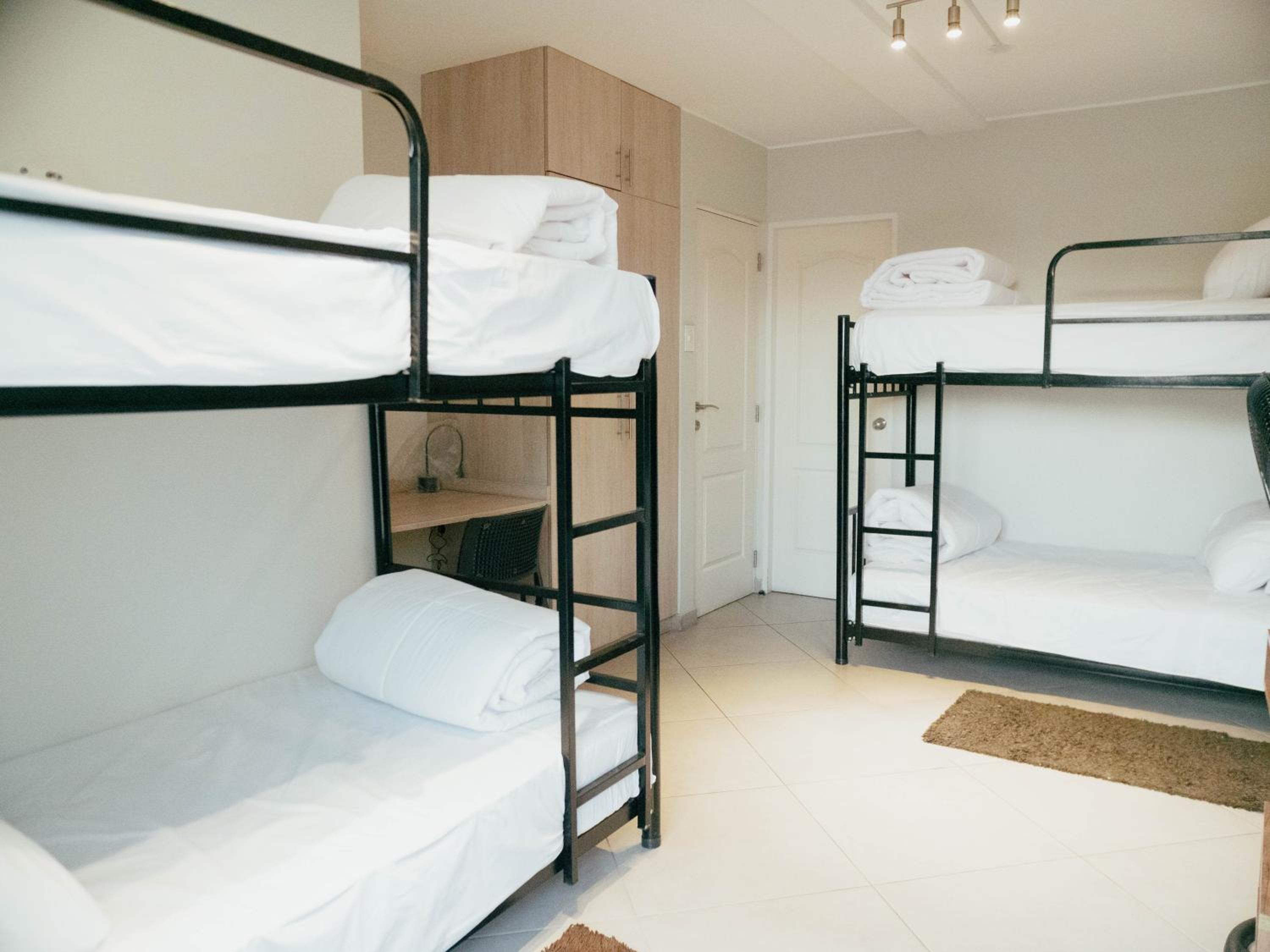 Quadruple Room with Private Bathroom photo 3