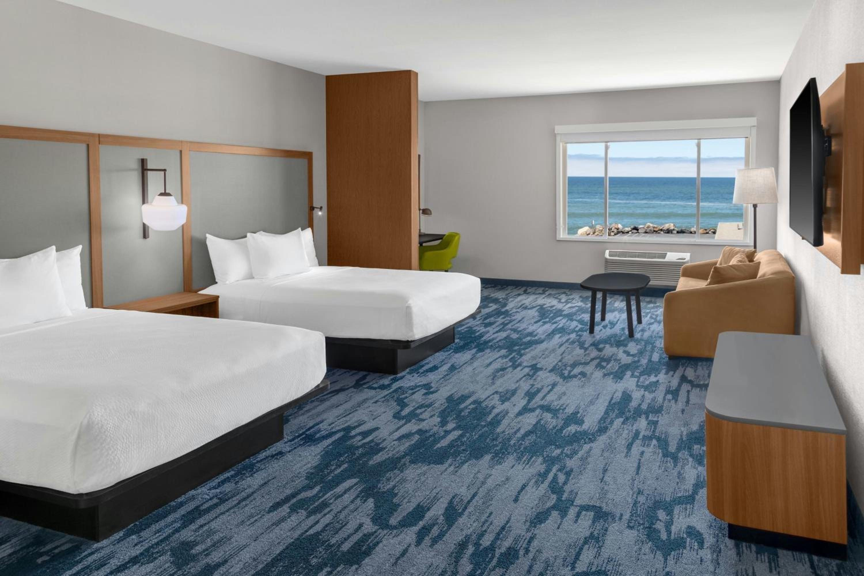 Queen Suite with Two Queen Beds, Partial Ocean View and Sofa Bed - Photo 2