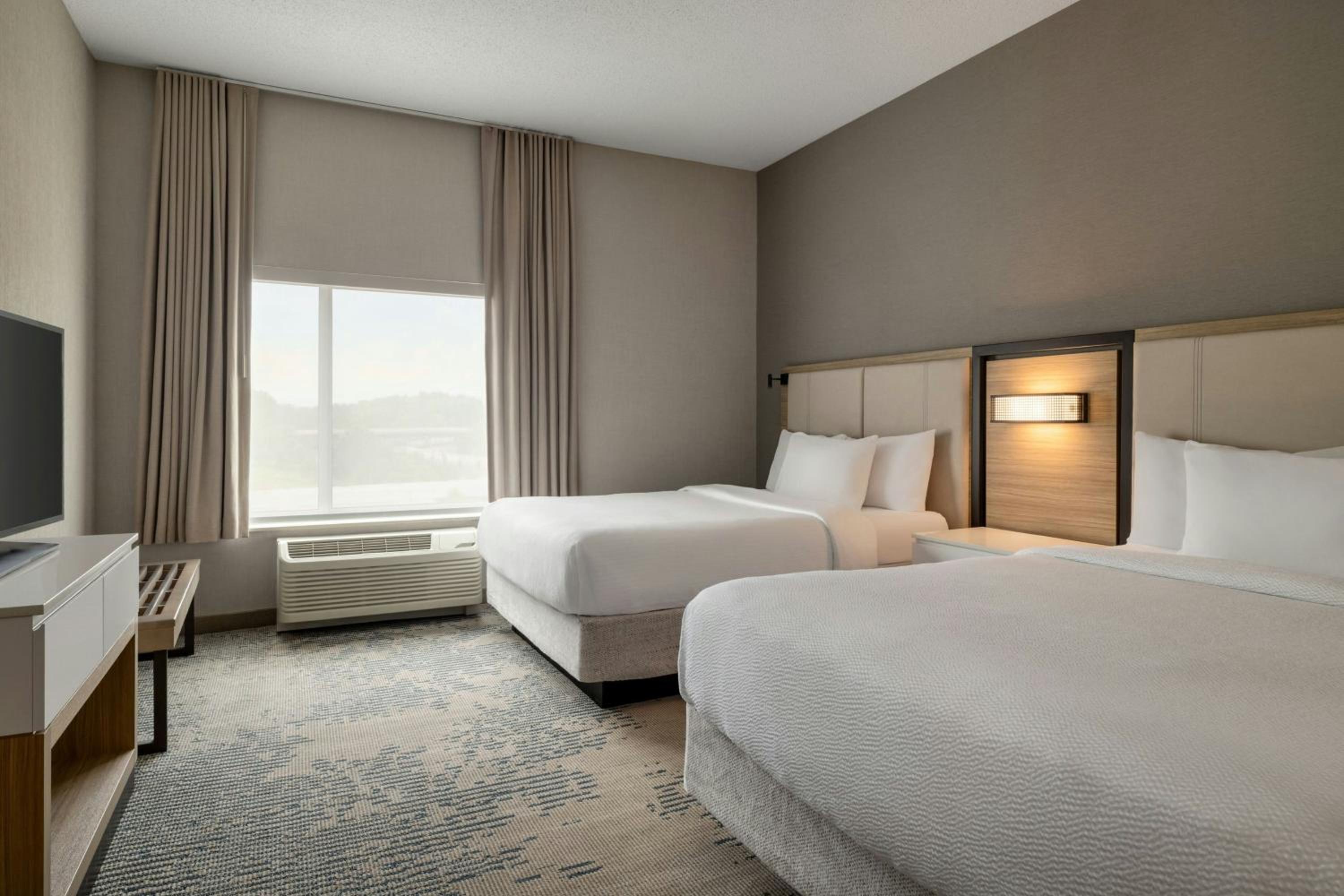 Queen Suite with Two Queen Beds and Sofa Bed - Hearing Accessible - Photo 3