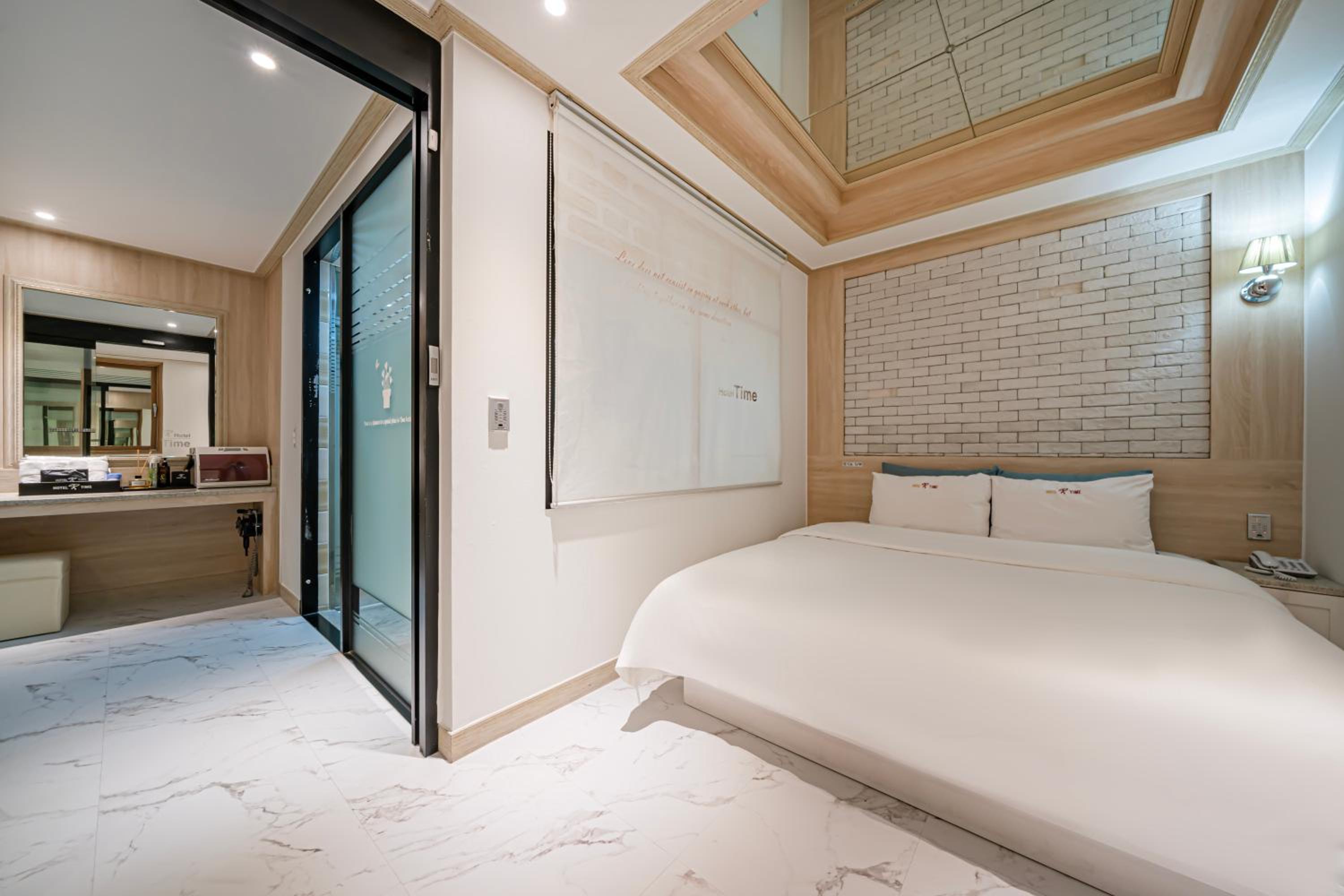 Deluxe Double Room with Bath
