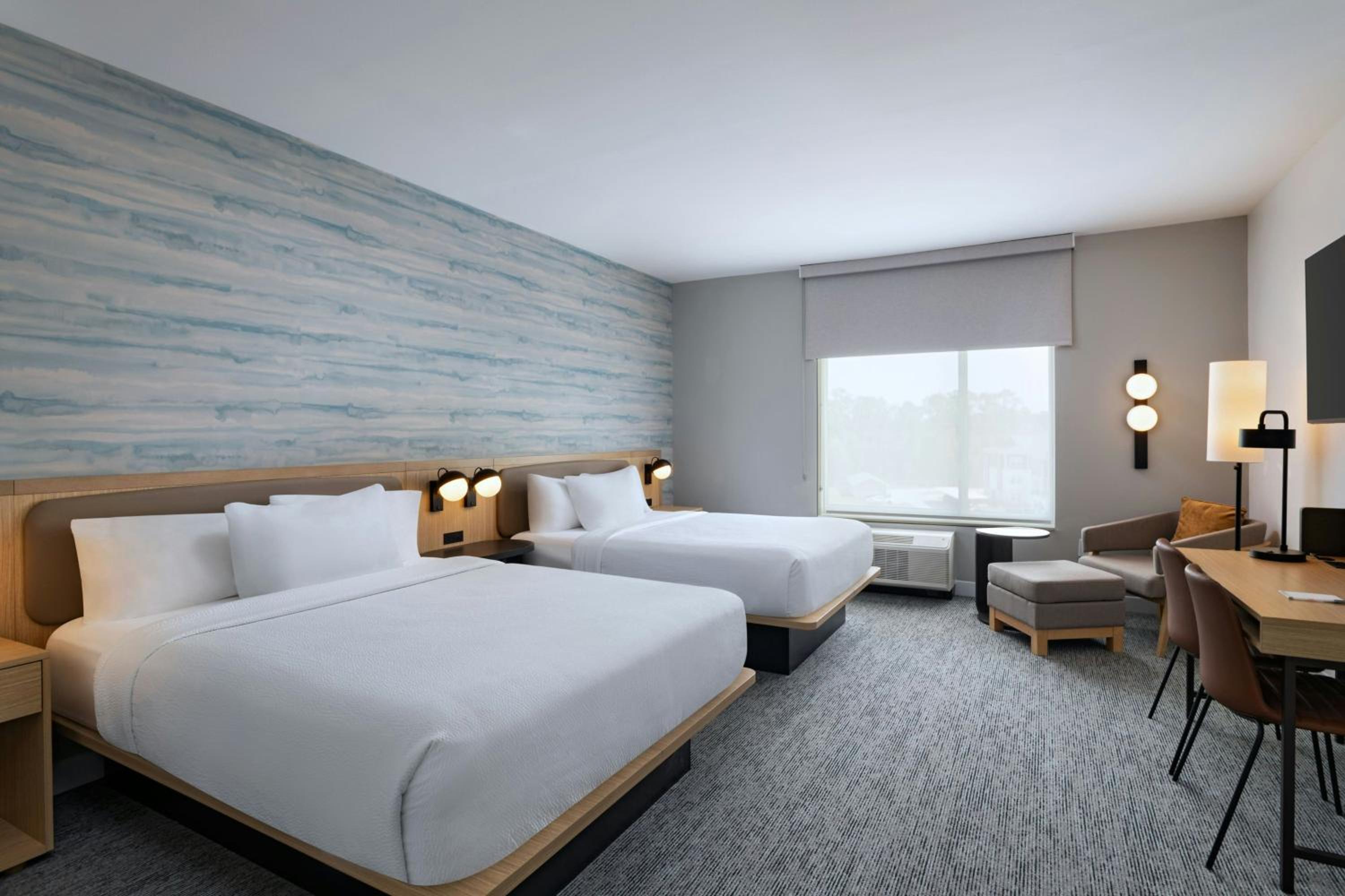 Standard Queen Room - Mobility/Hearing Accessible with Roll-In Shower