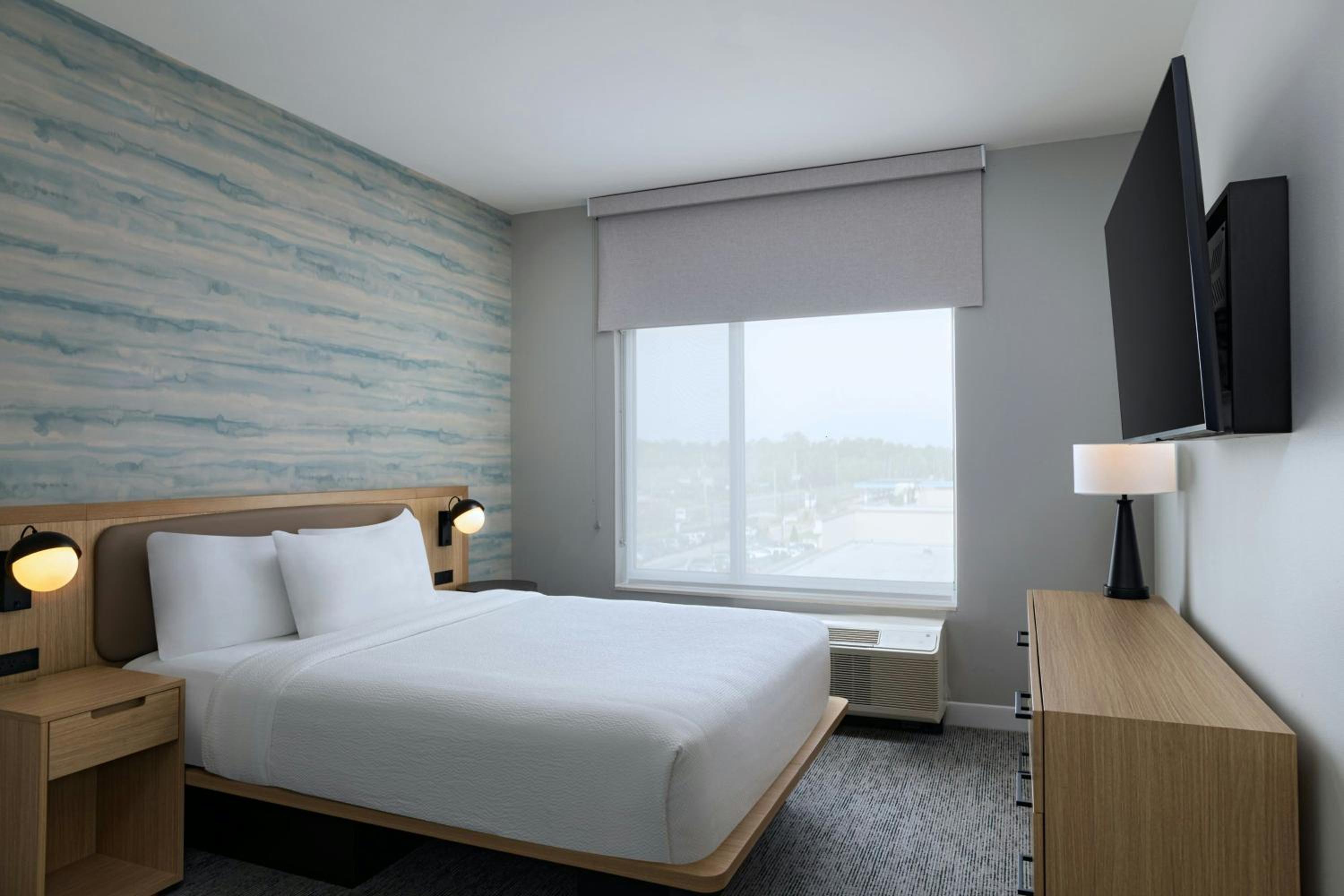 One-Bedroom Queen Suite with Sofa Bed - Photo 3