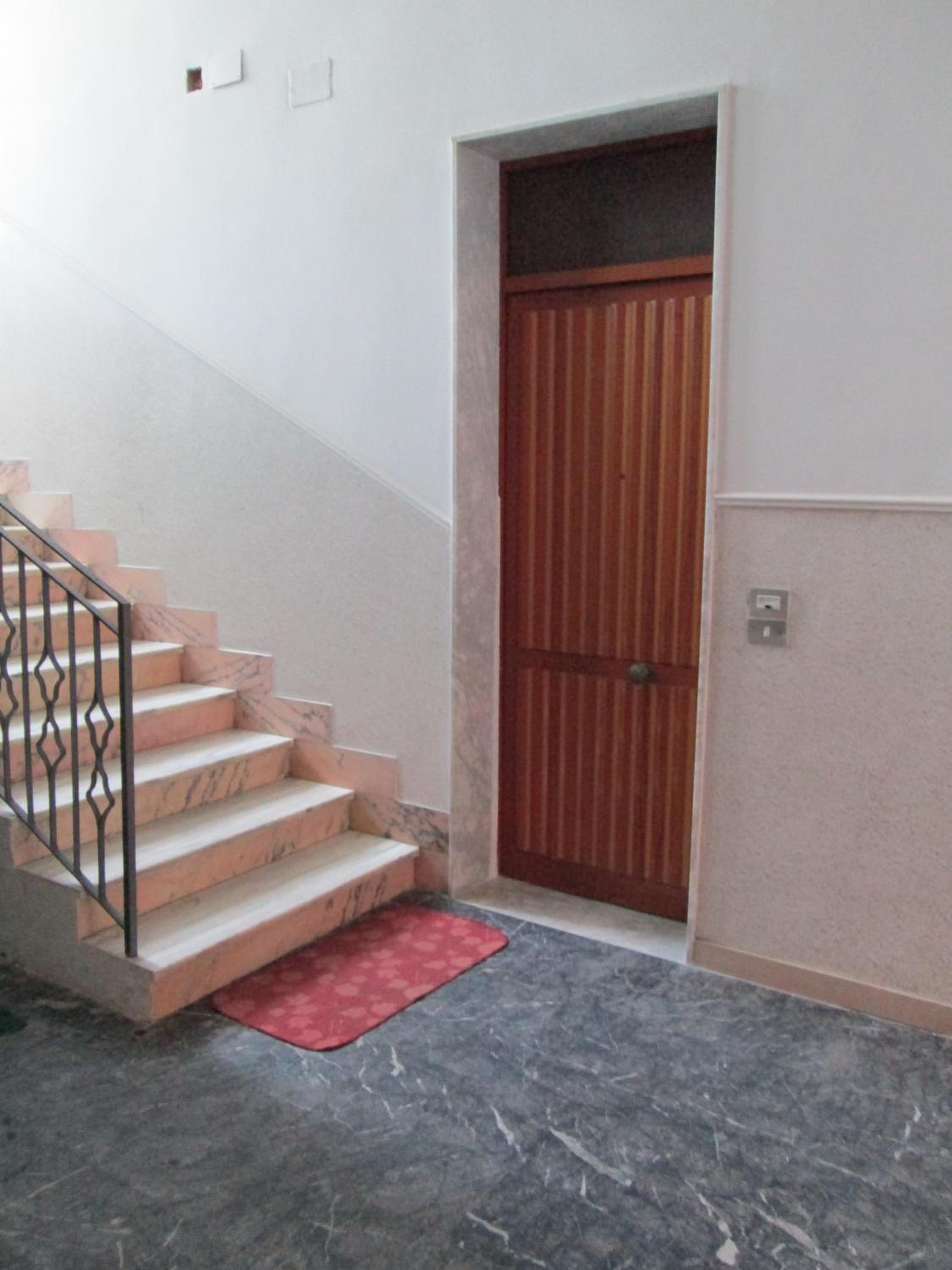 Three-Bedroom Apartment - Ground Floor - Photo 3