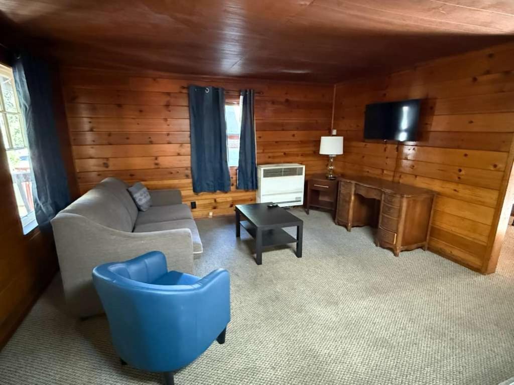 Standard Family Room photo 2