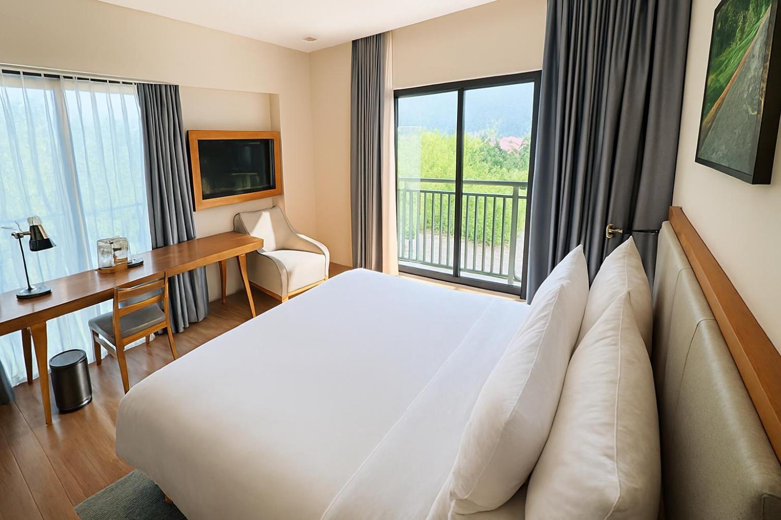 Deluxe Double Room - Photo 9