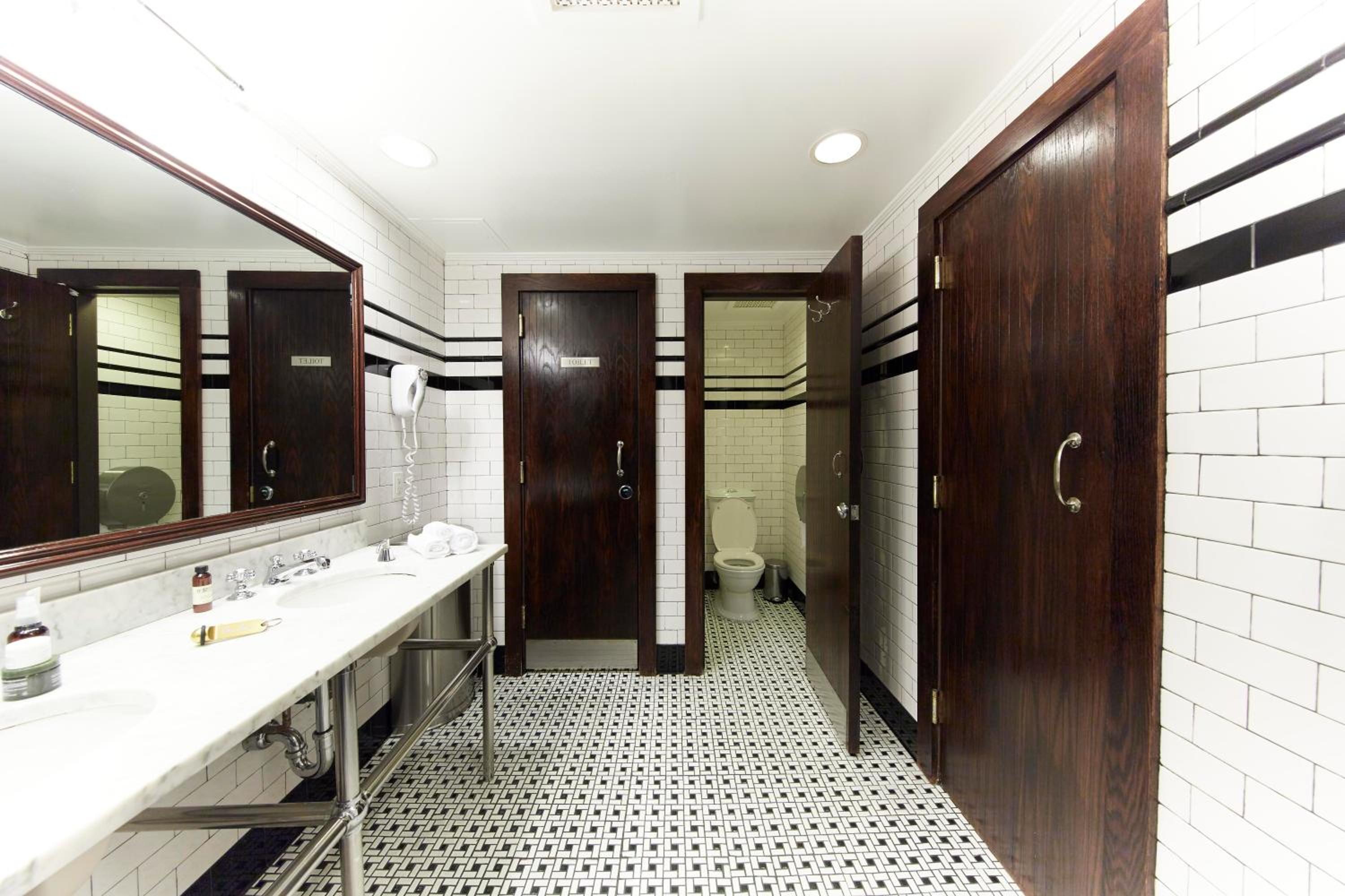 Bunk Bed Cabin with shared bathroom photo 2