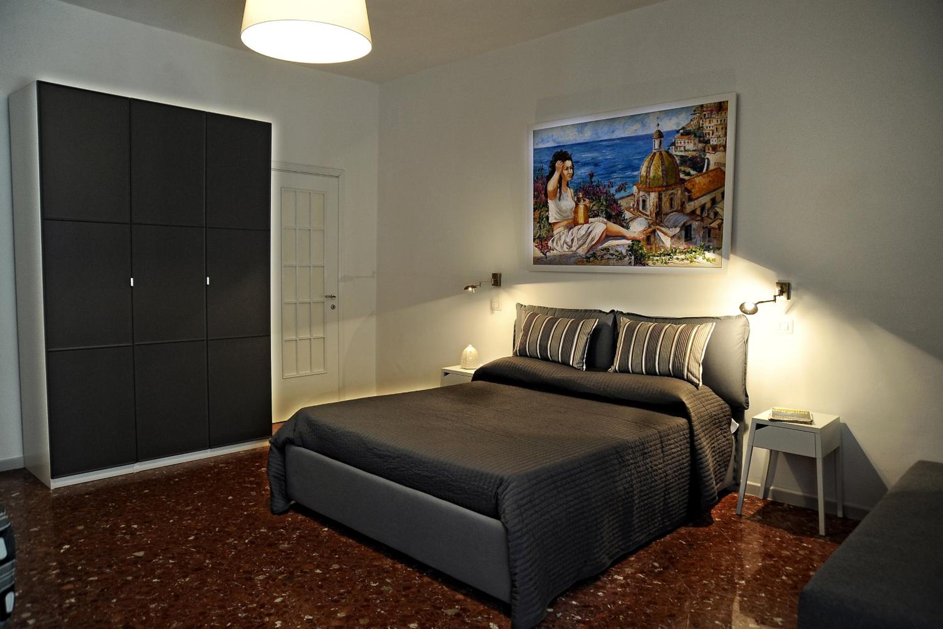 Deluxe Double Room with Balcony - Photo 5