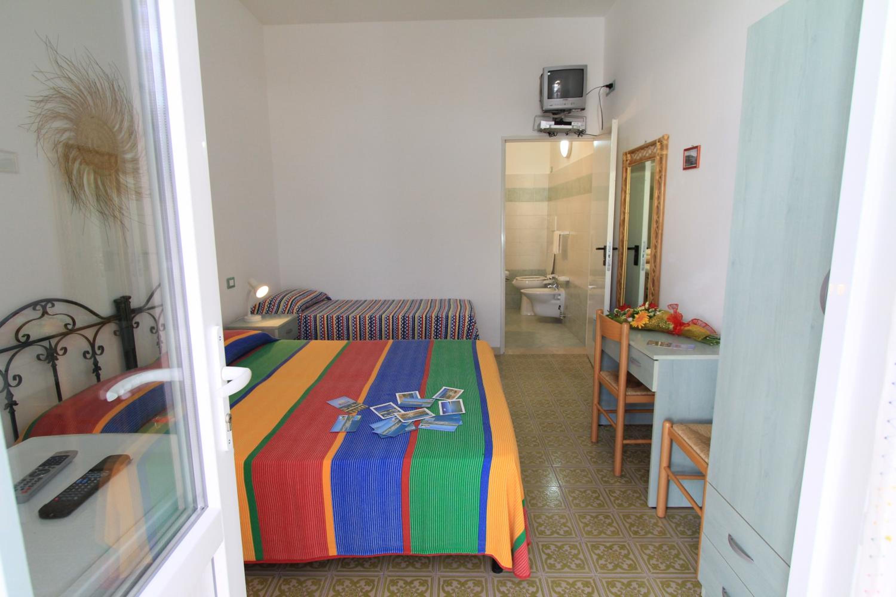 Comfort Triple Room with Shower photo 3