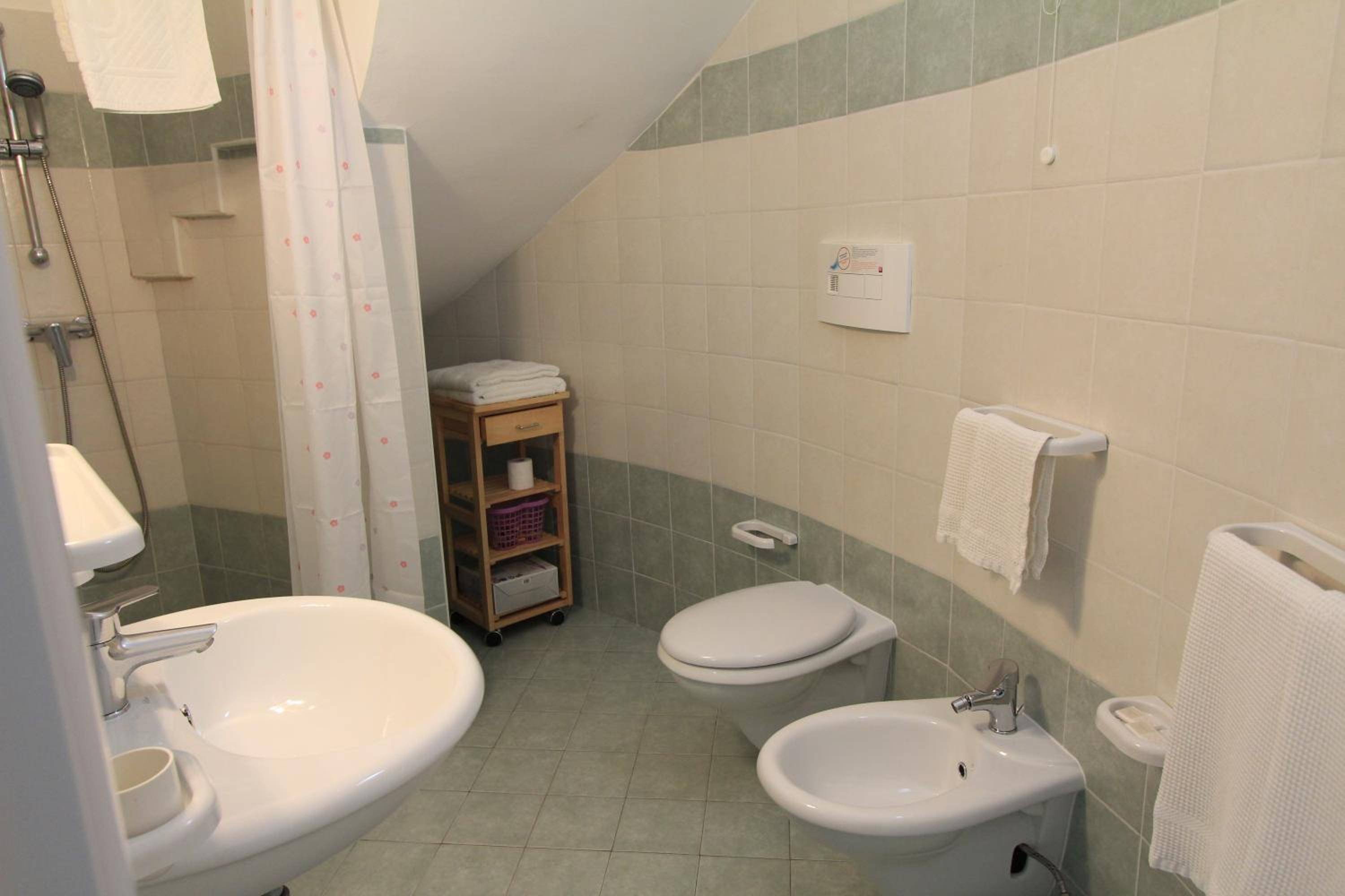 Quadruple Room with Private Bathroom photo 2