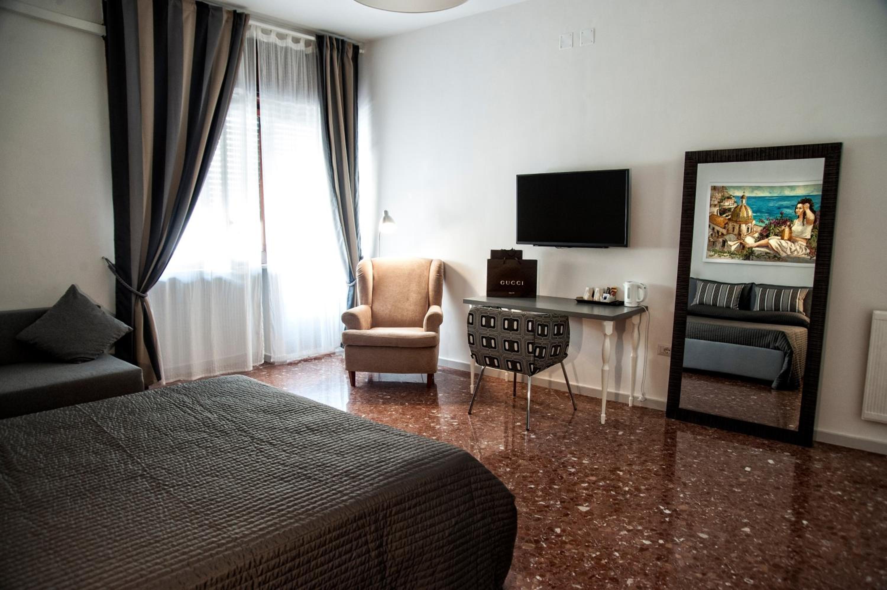 Deluxe Double Room with Balcony - Photo 1