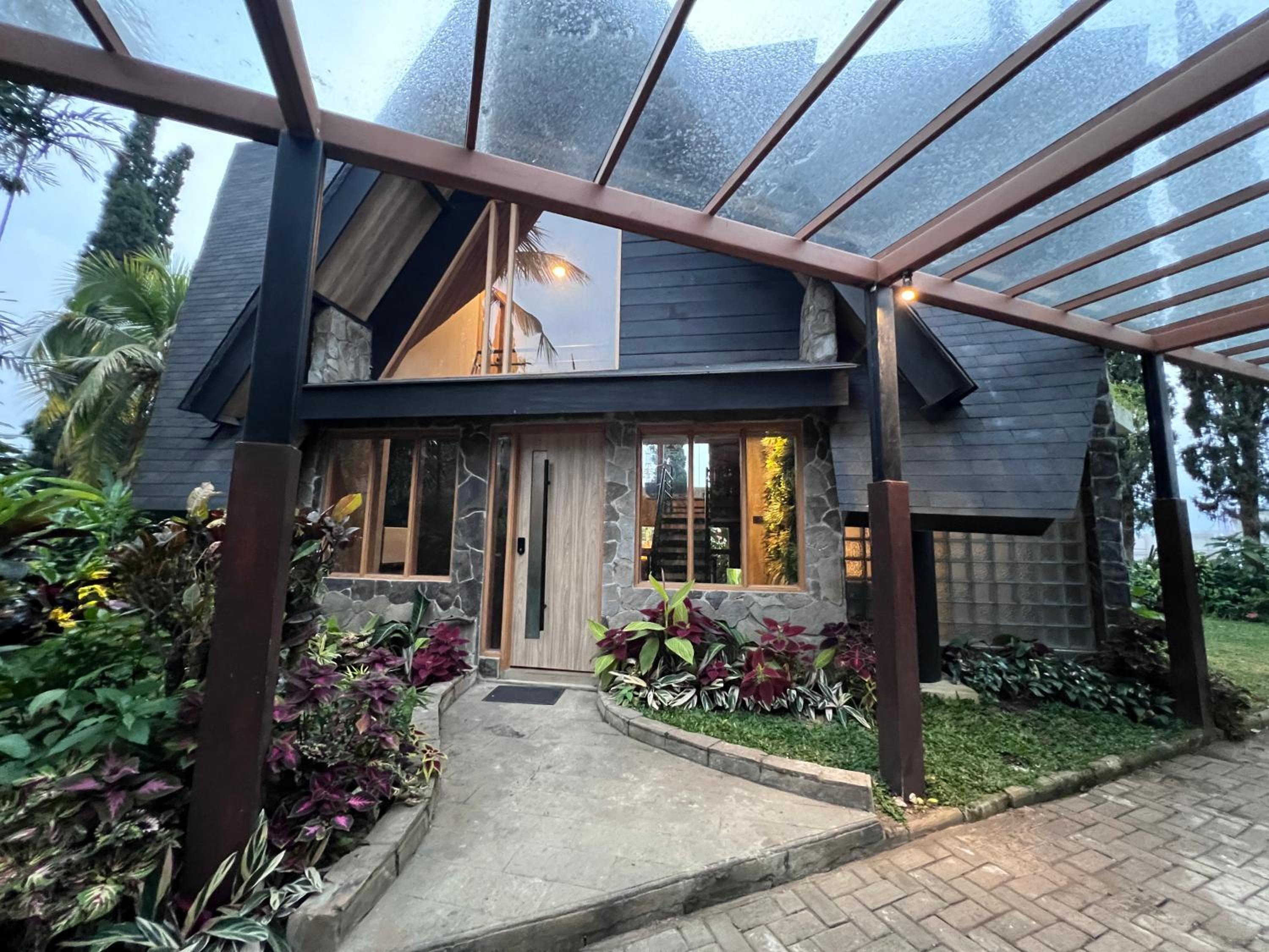 Four-Bedroom Vacation Home photo 3