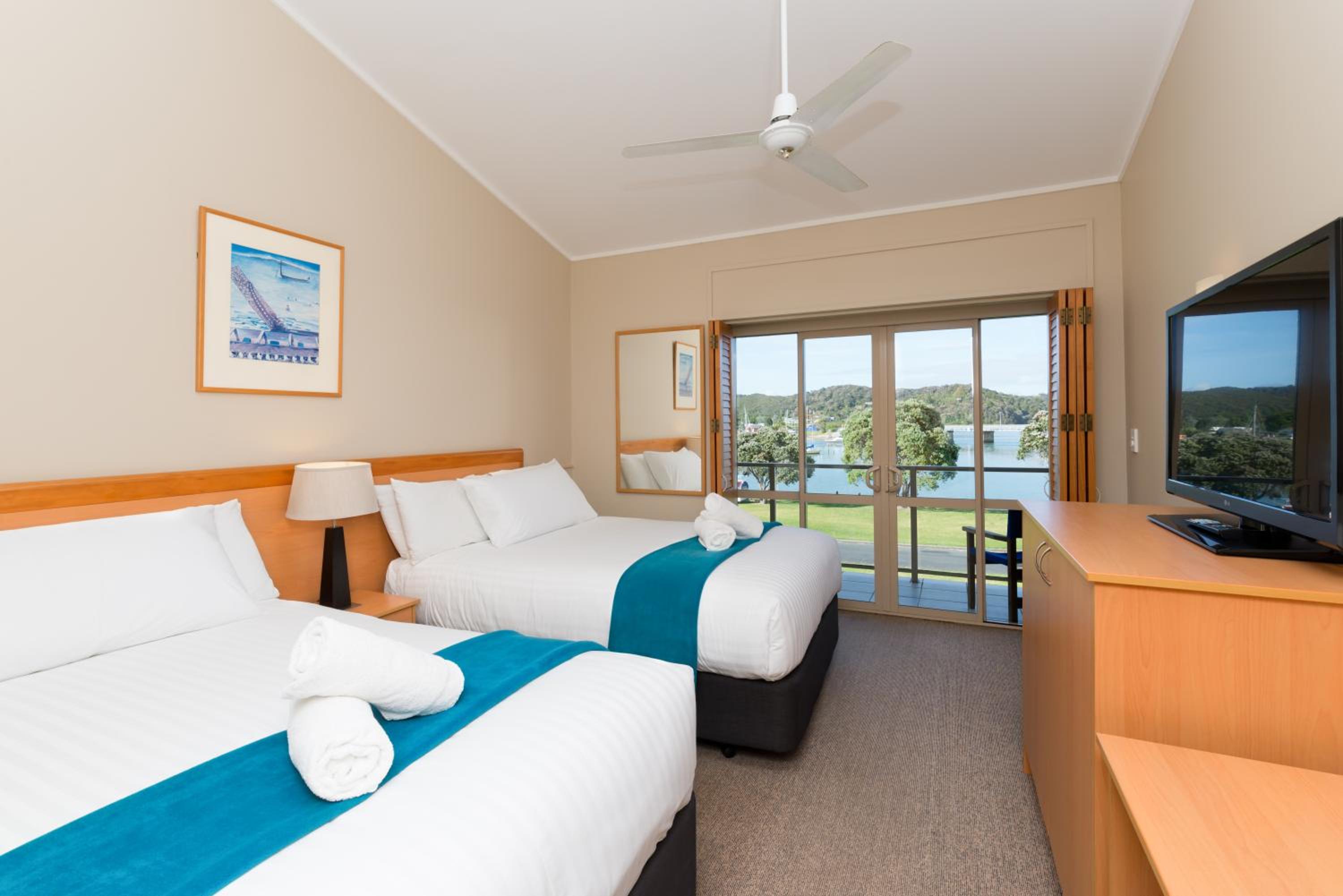 Superior Harbourview 1 King