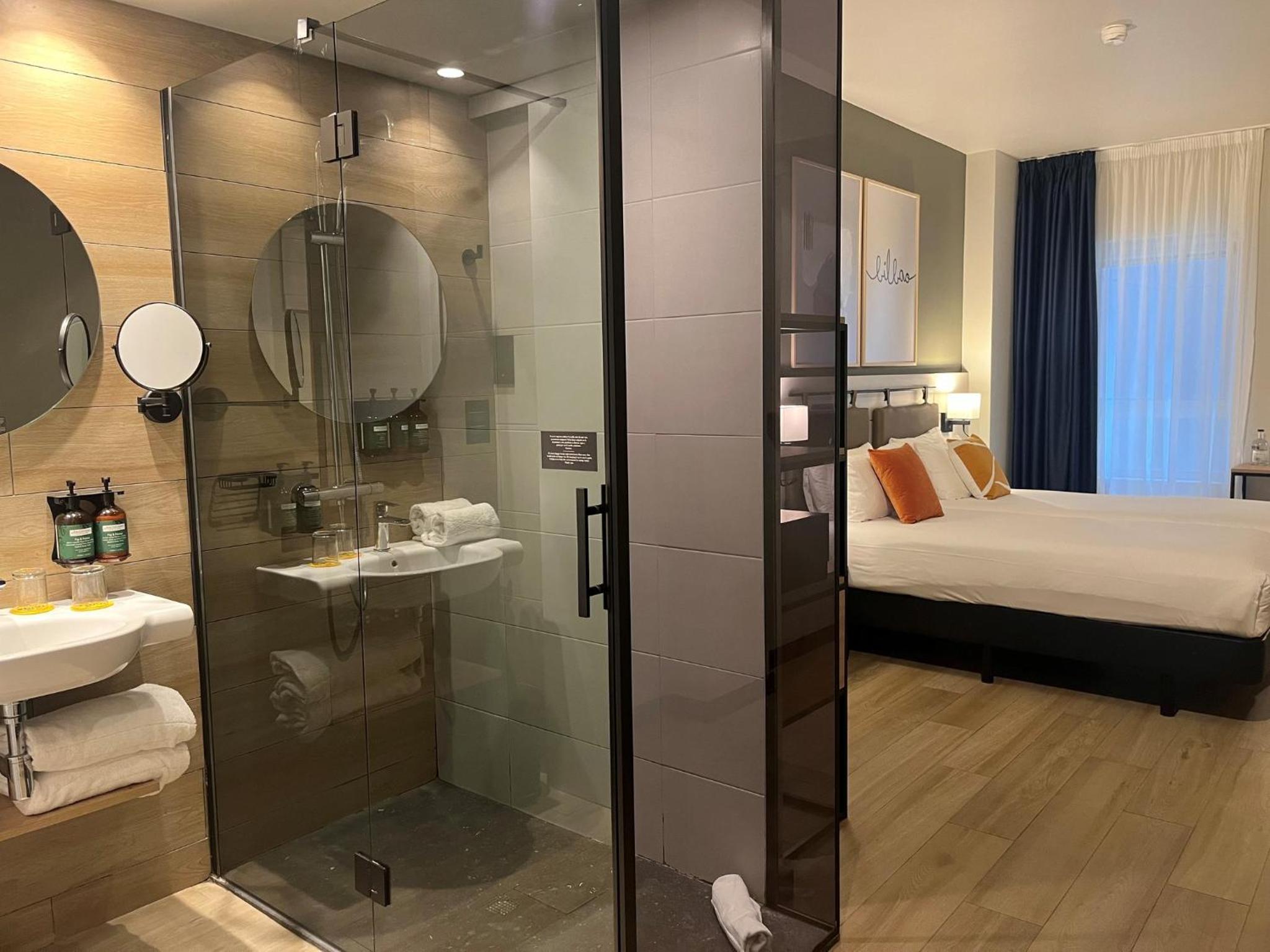 Standard Twin Room - Photo 3
