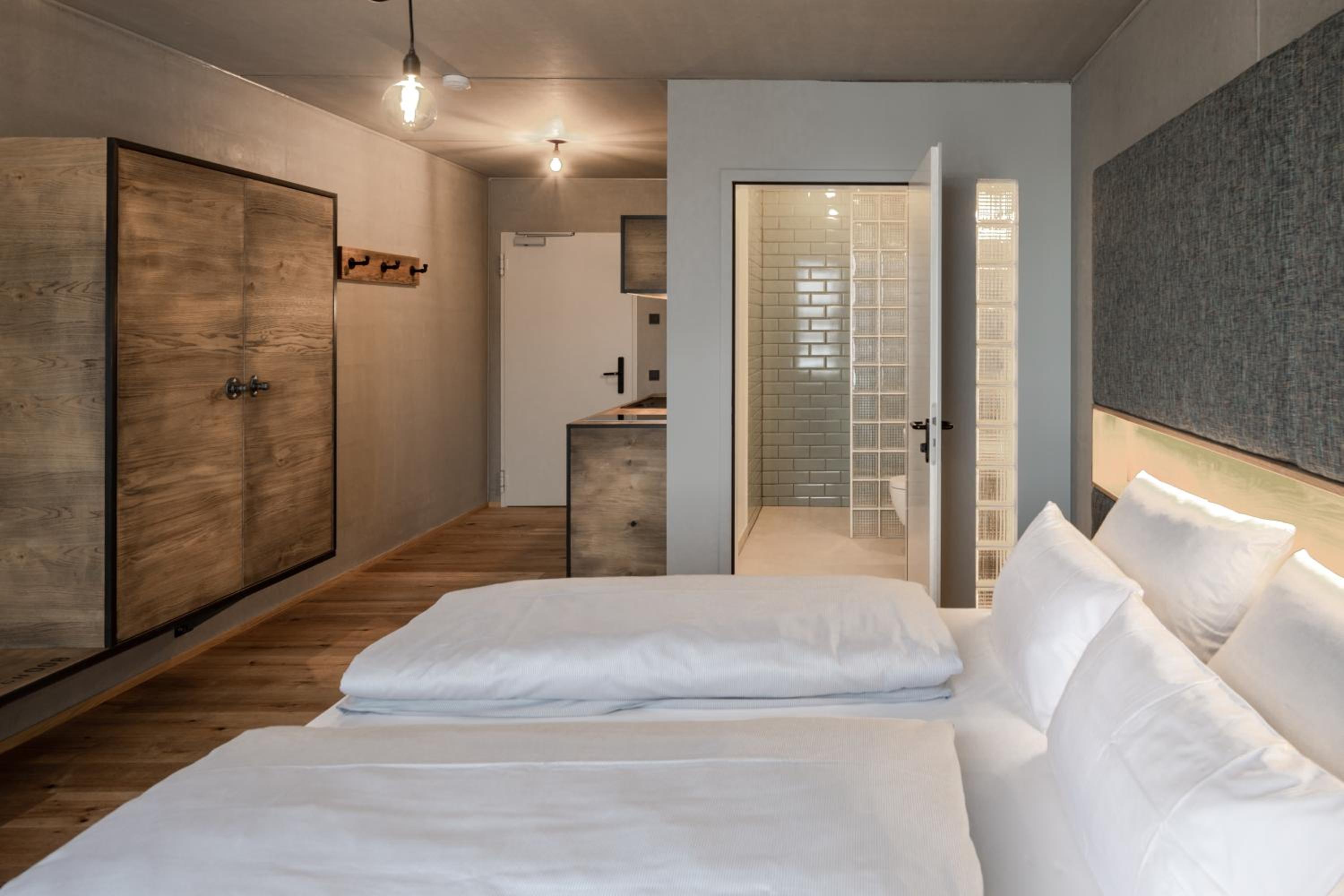 Large Double Room photo 1