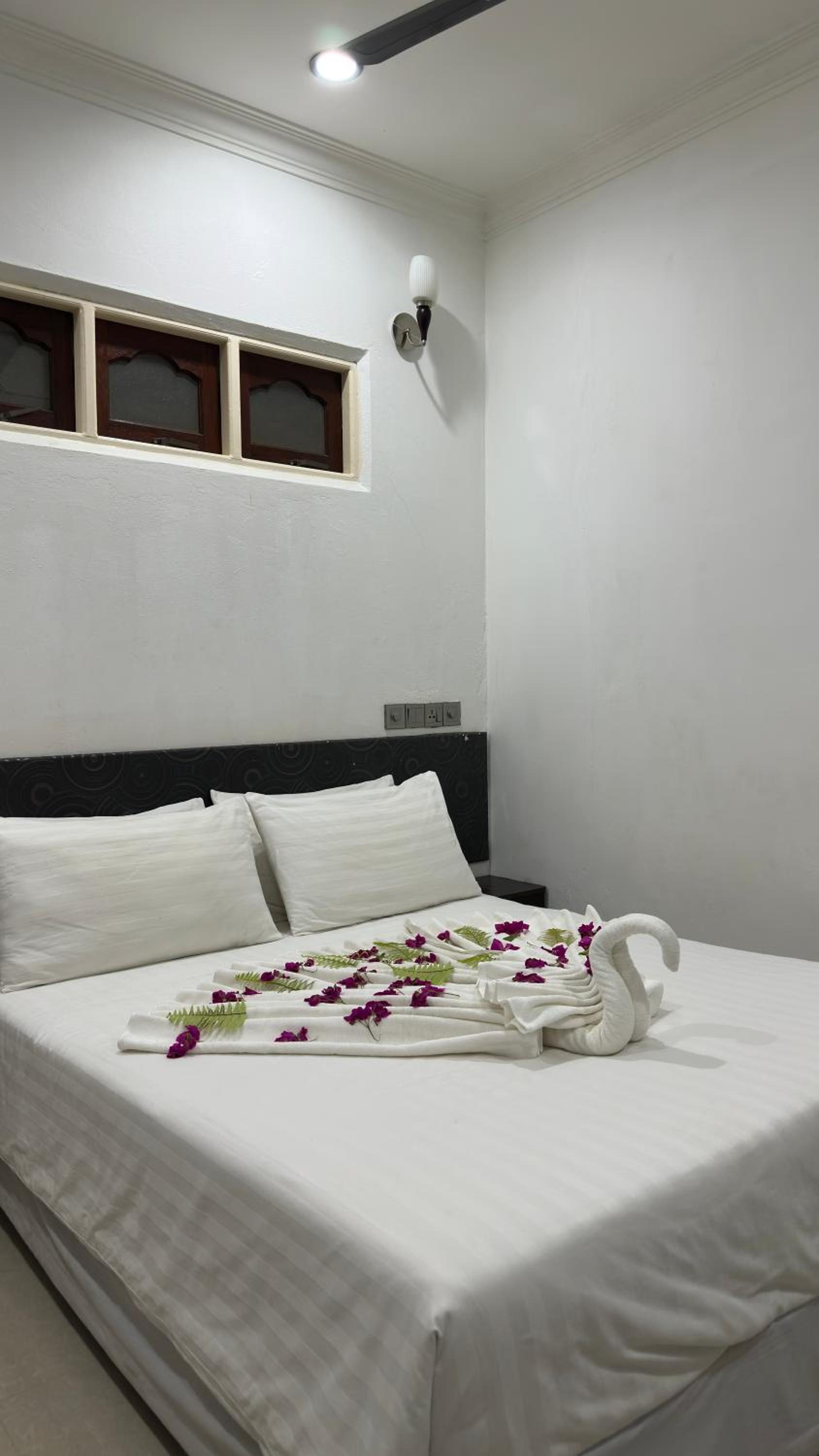 Budget Double Room photo 3