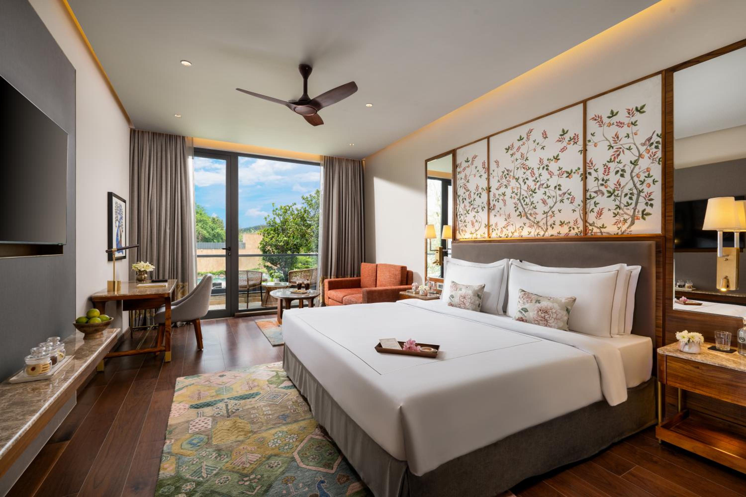 Deluxe Pool View Room with Balcony - King Bed