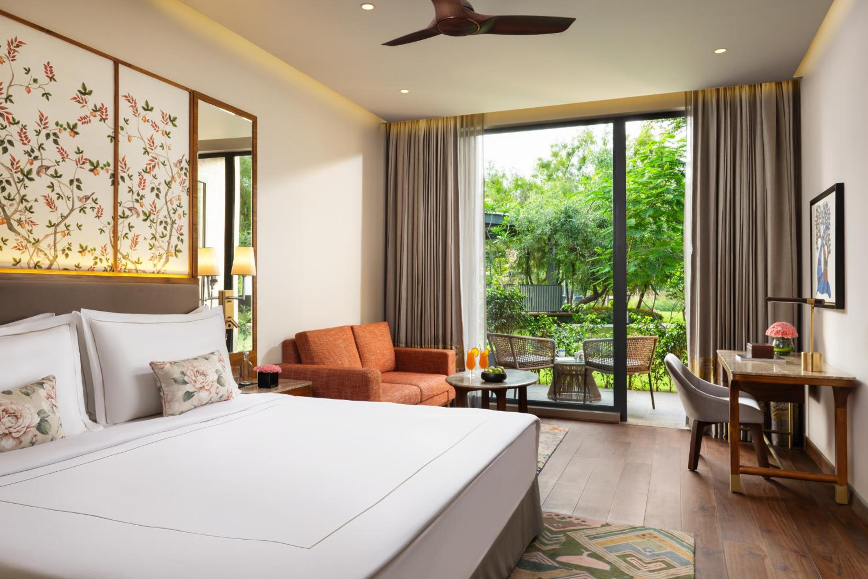 Superior Room - King Bed