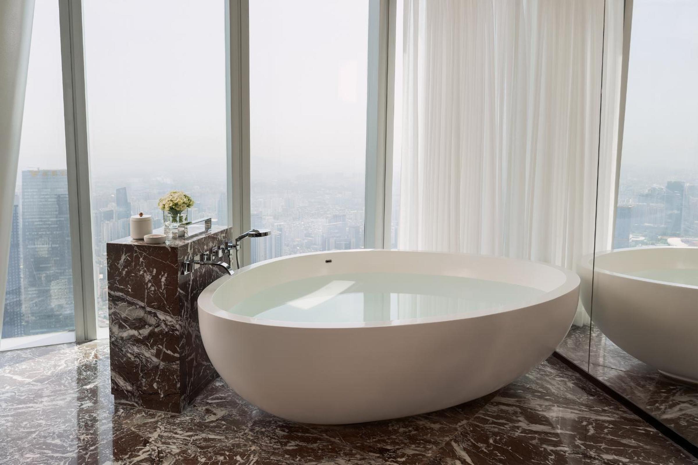 Pearl River View Room With Windowside Bathtub King - Photo 1
