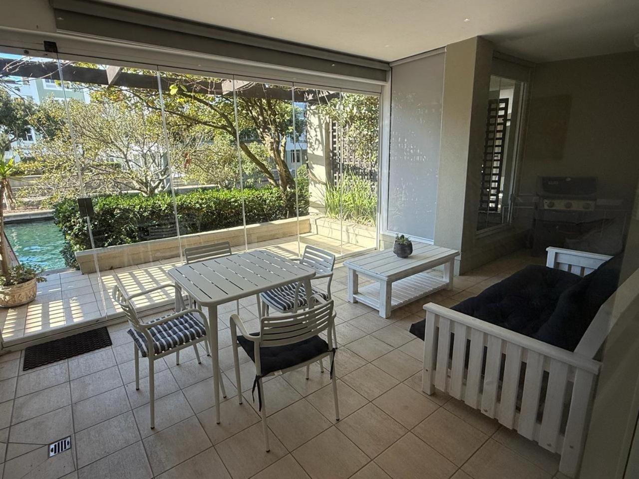 Deluxe One-Bedroom Apartment