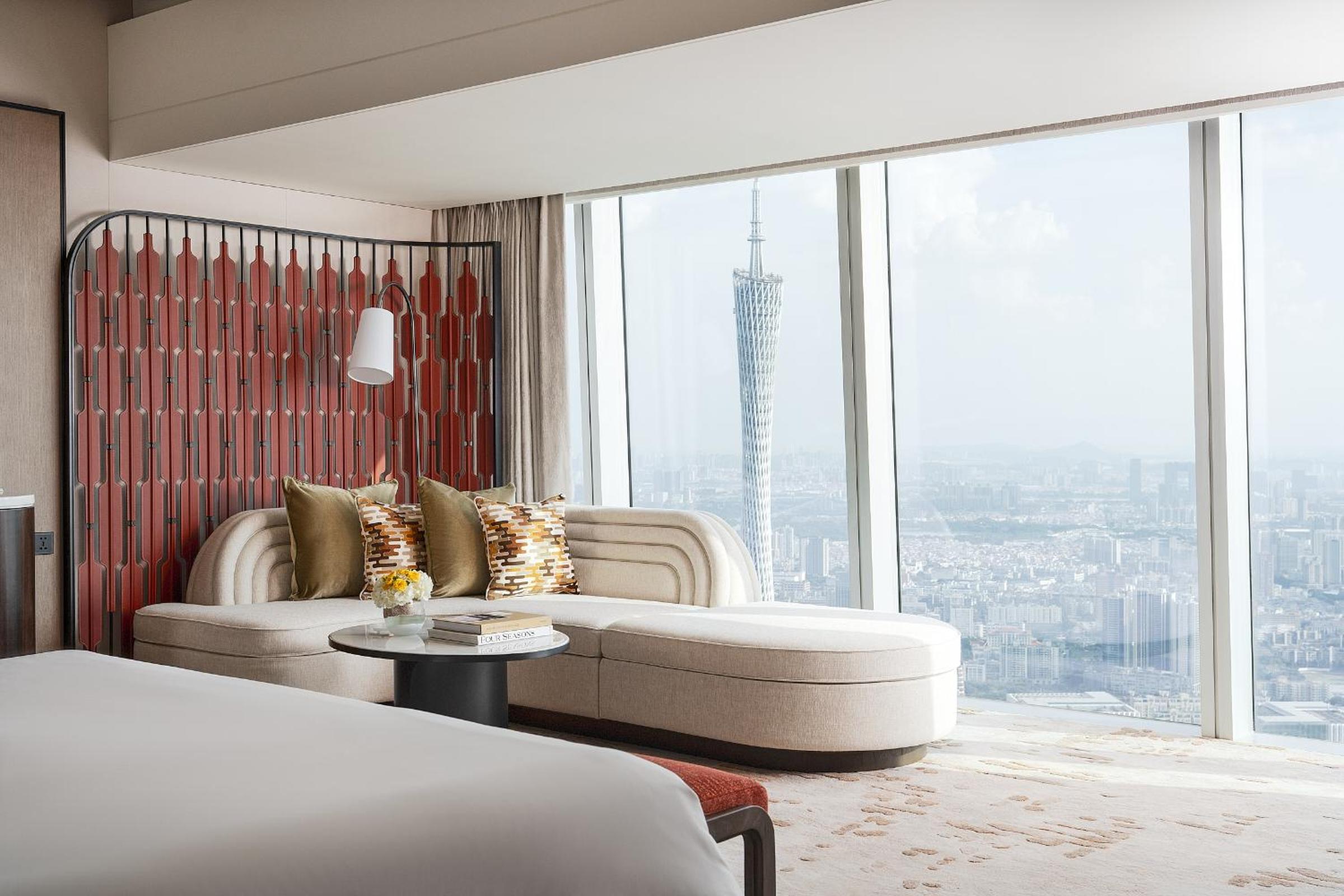 Canton Tower View Room With Windowside Bathtub King - Photo 4