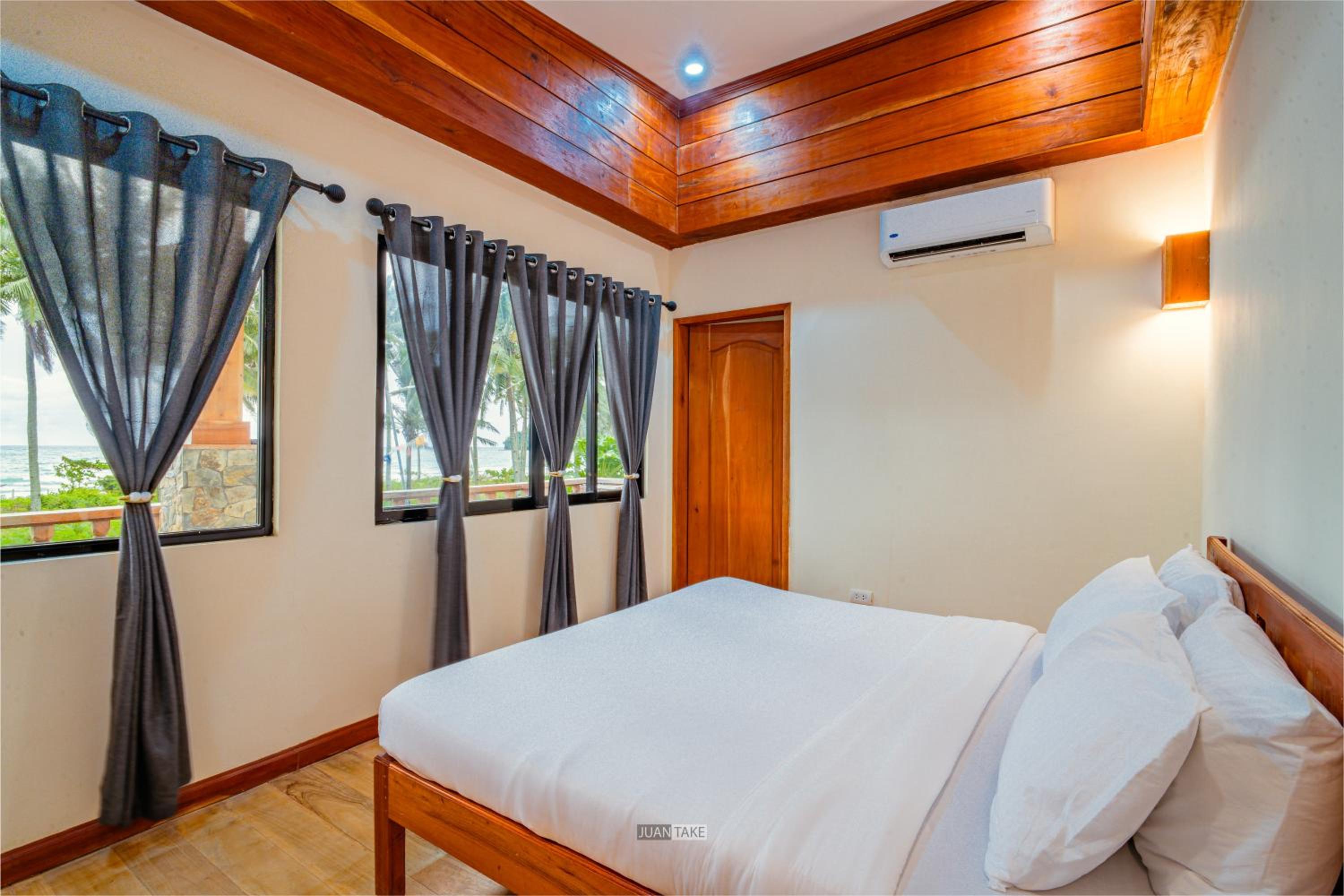 King Suite with Sea View - Photo 10