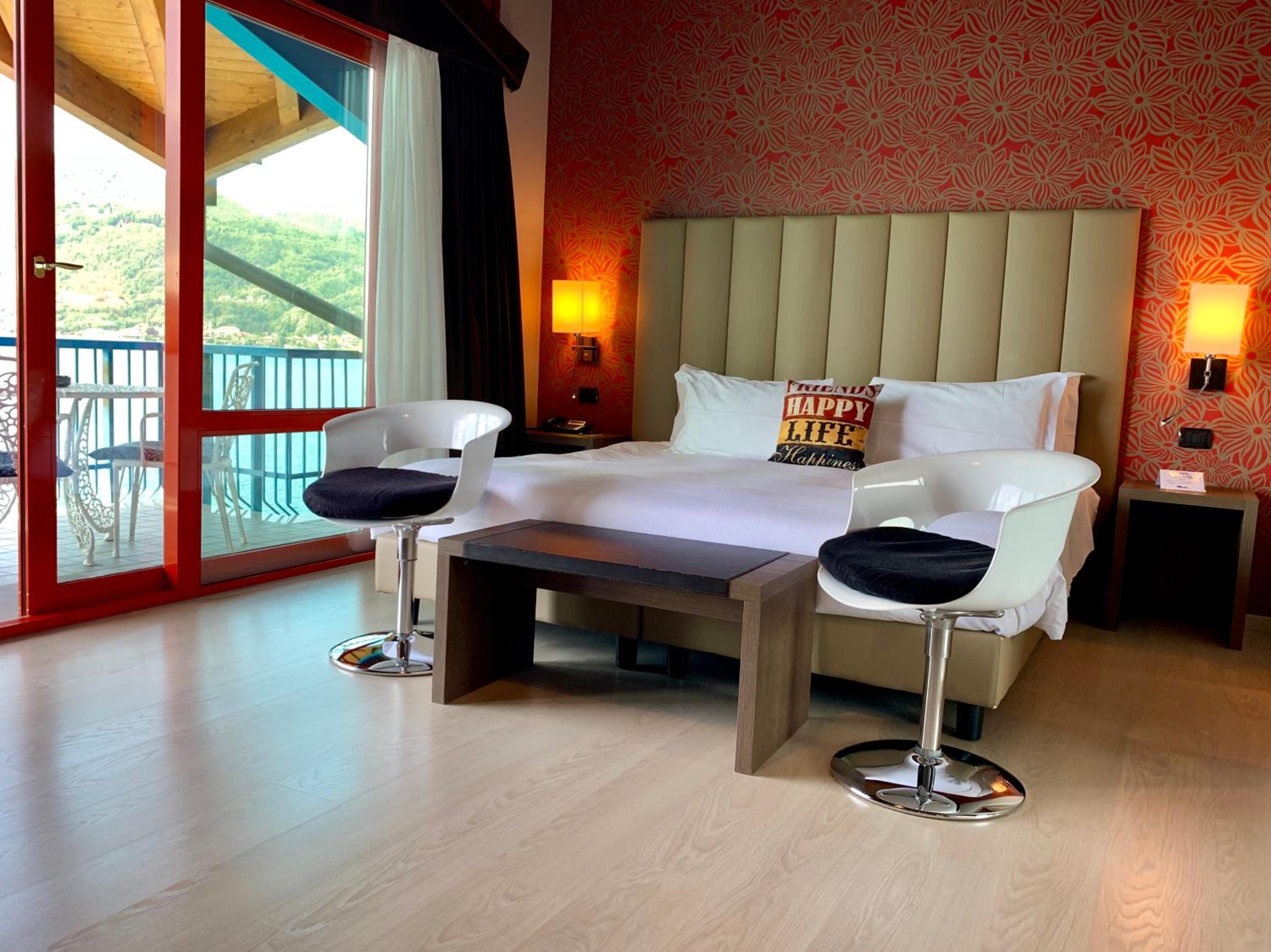 King Room with Lake View photo 2