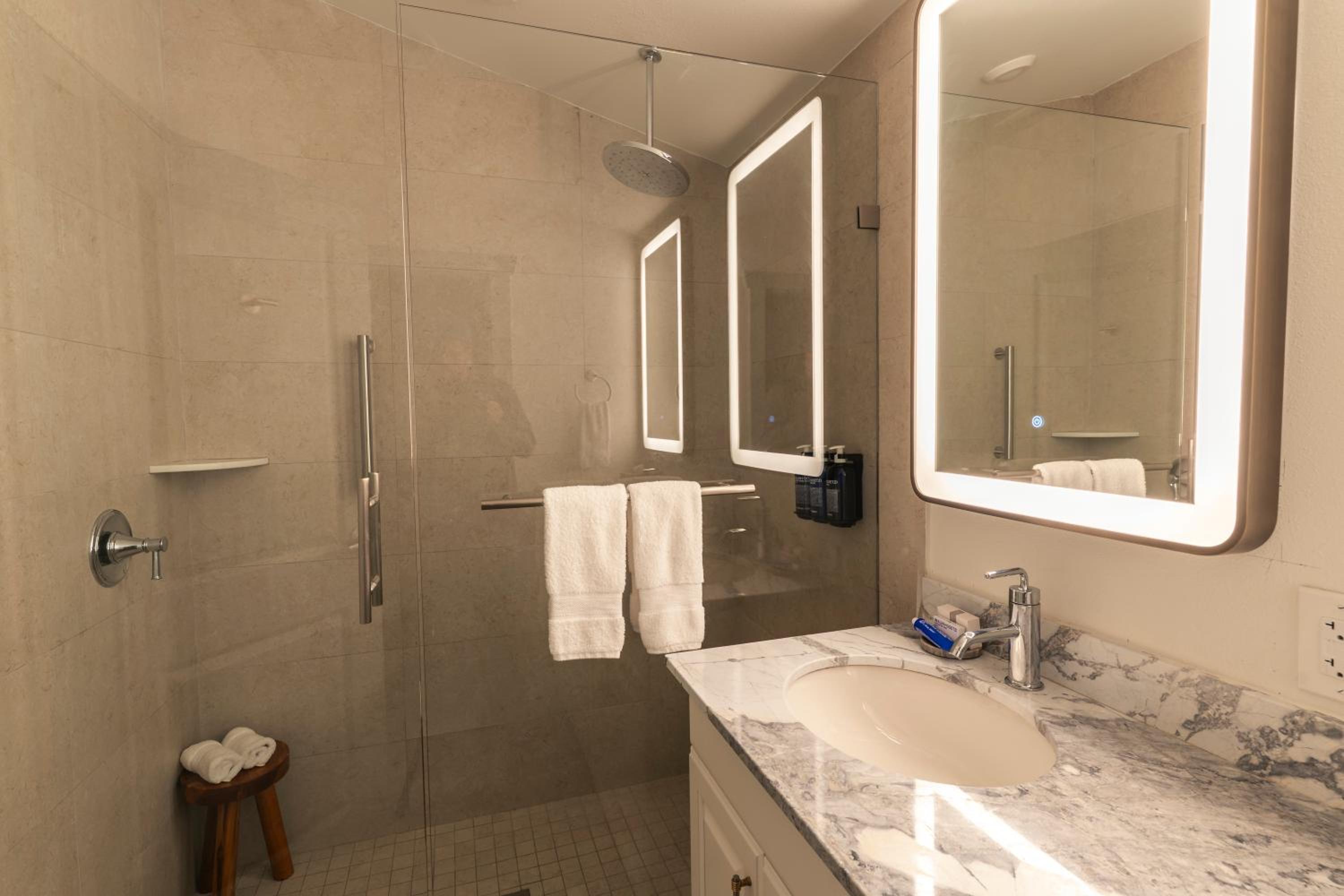 1 King Bed Suite Buttonwood - Photo 8