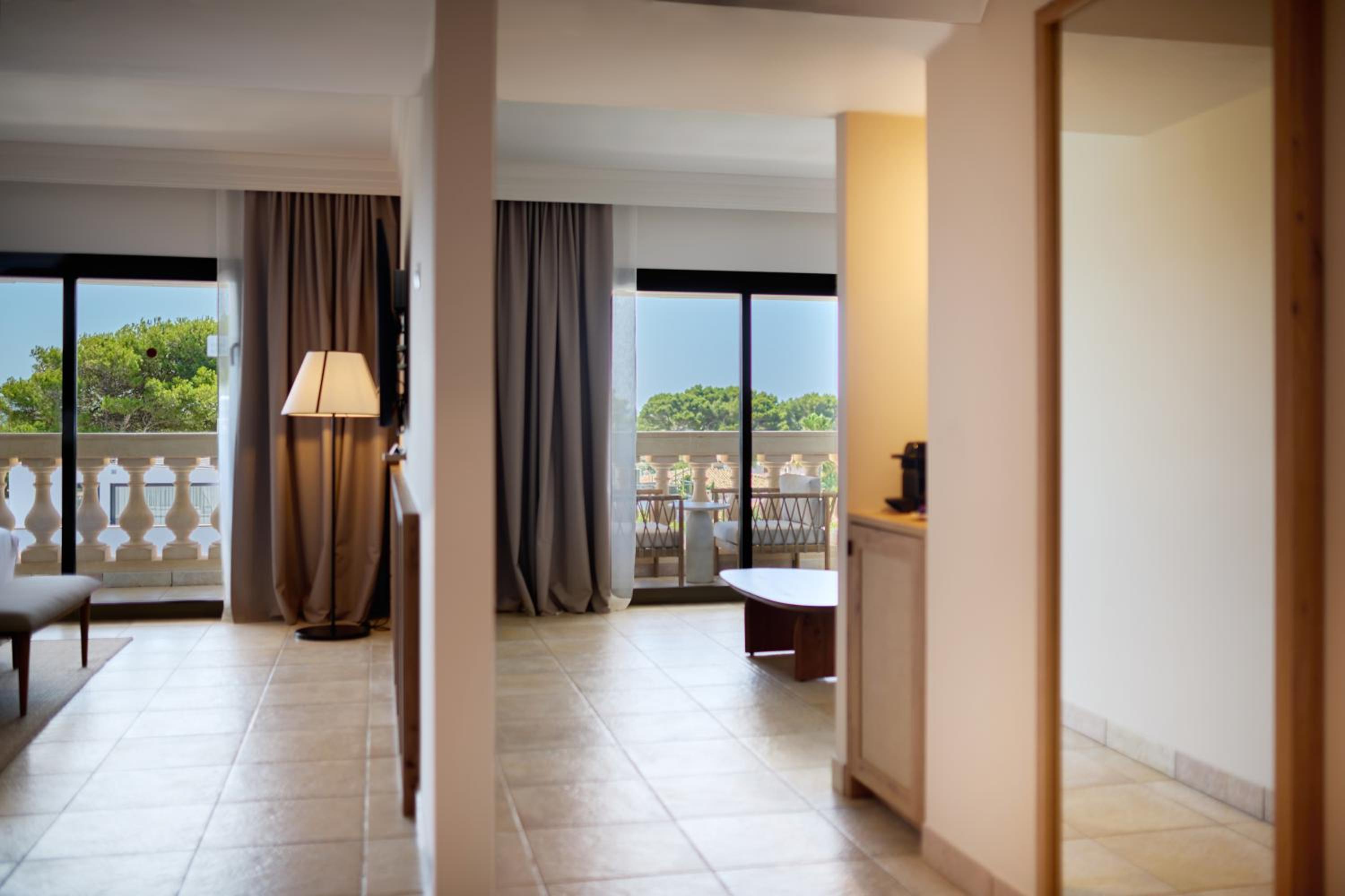 1 Bedroom Suite Partial Sea View
