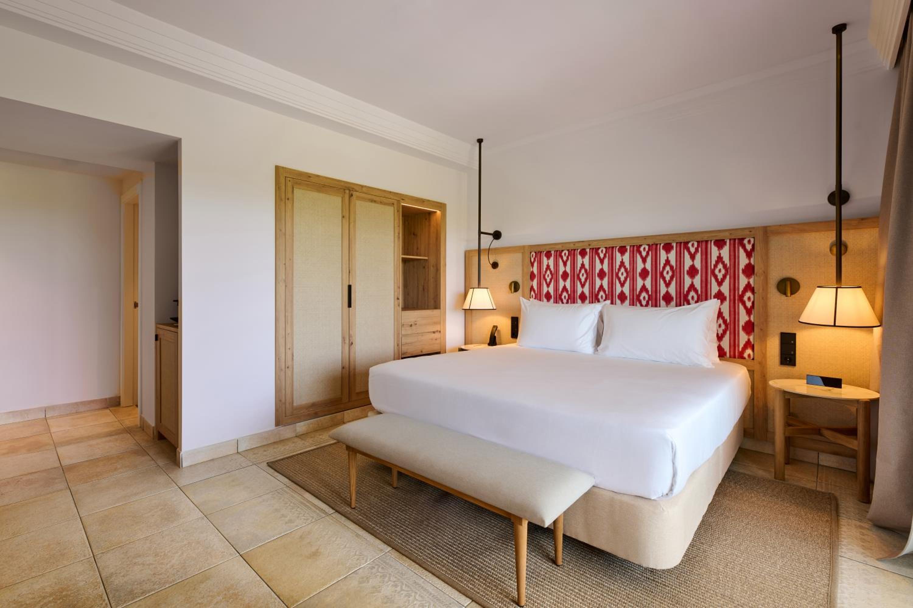 1 Bedroom Suite Partial Sea View