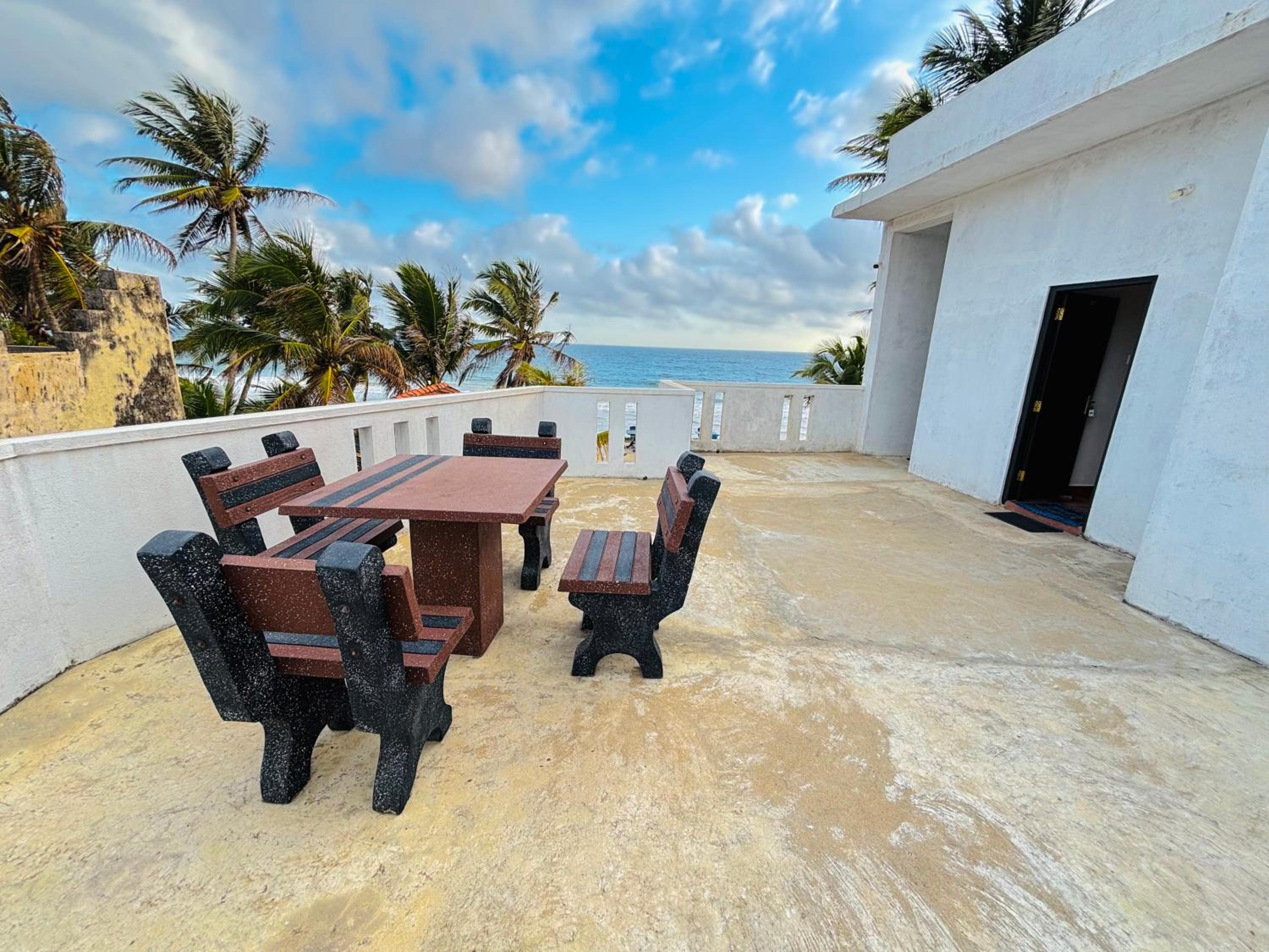 One-Bedroom Apartment with Sea View and Terrace - Photo 11