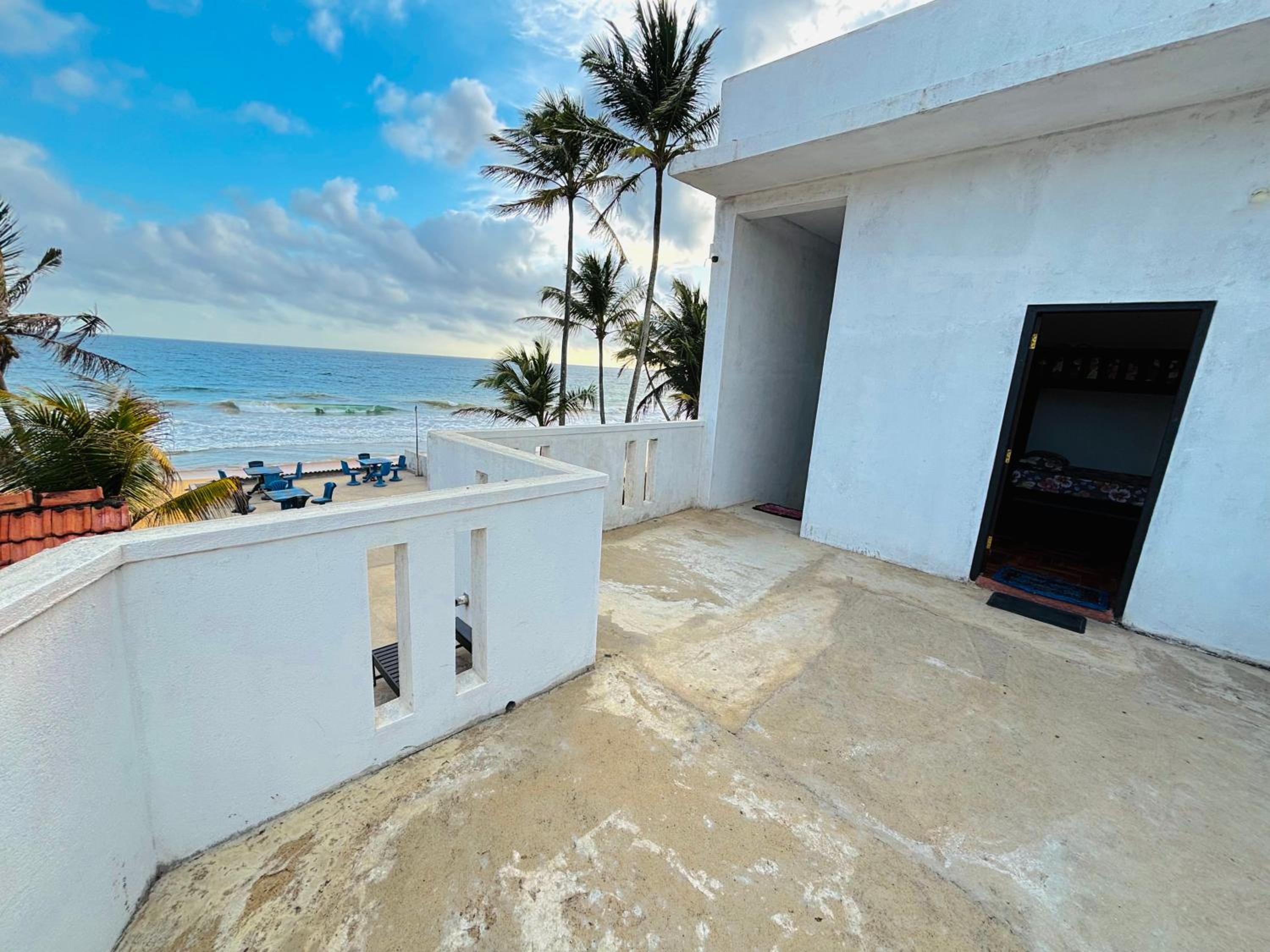 One-Bedroom Apartment with Sea View and Terrace - Photo 10