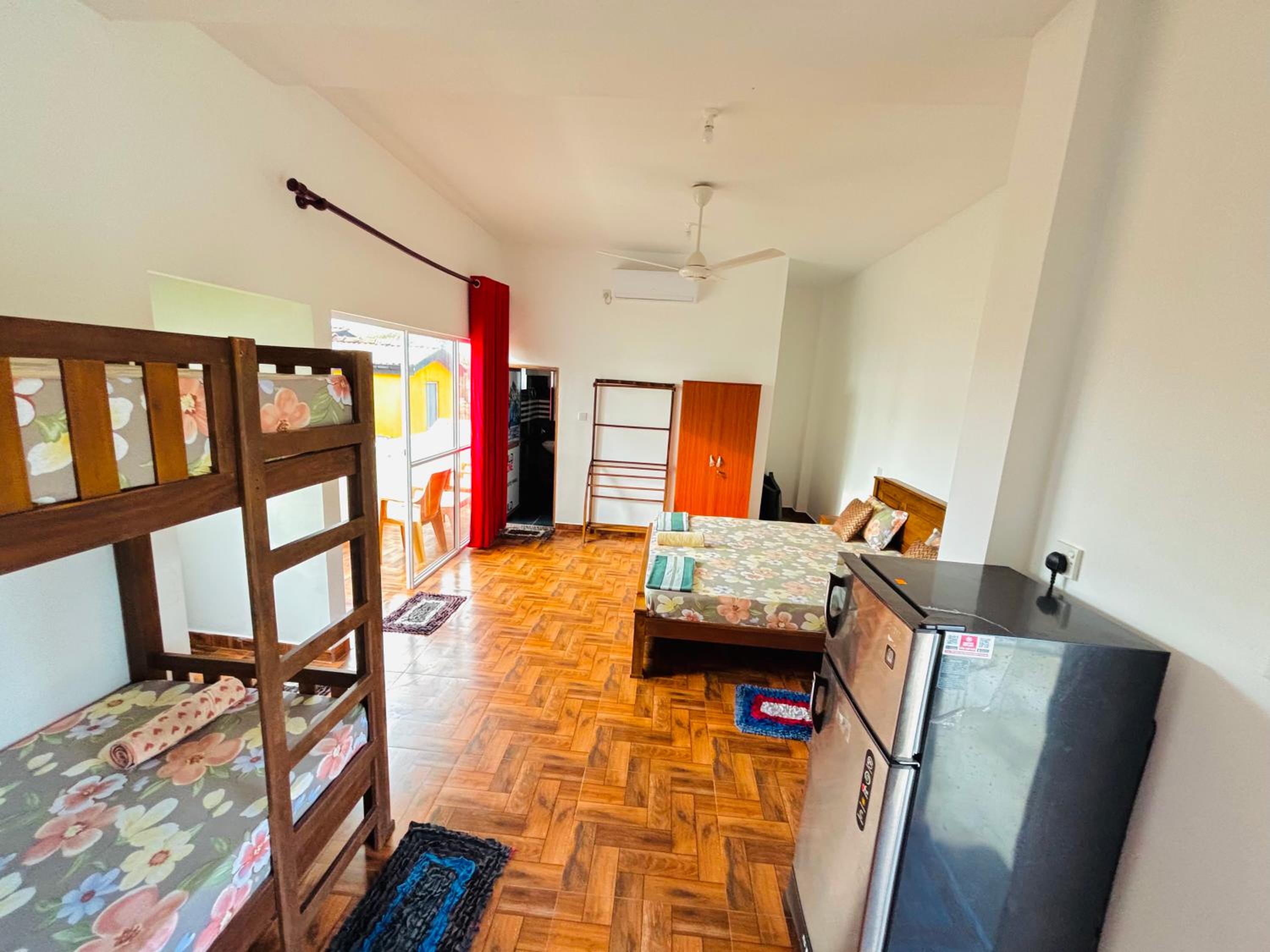 One-Bedroom Apartment with Sea View and Terrace - Photo 8