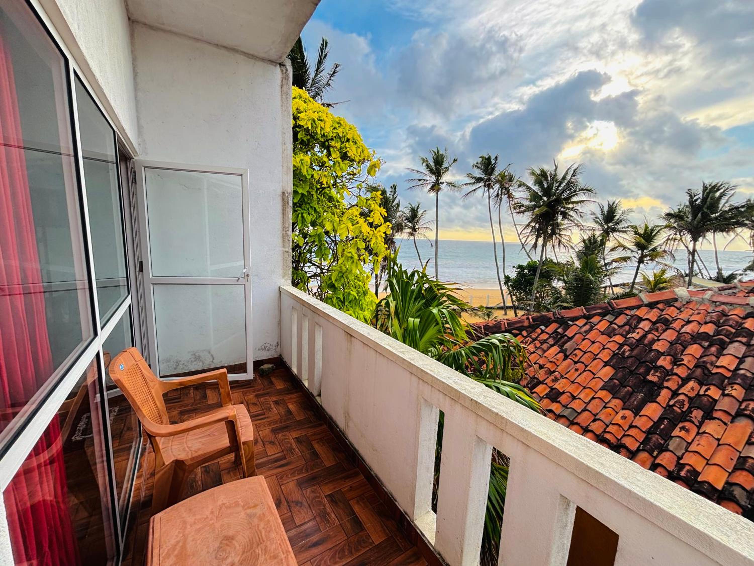 One-Bedroom Apartment with Sea View and Terrace - Photo 6