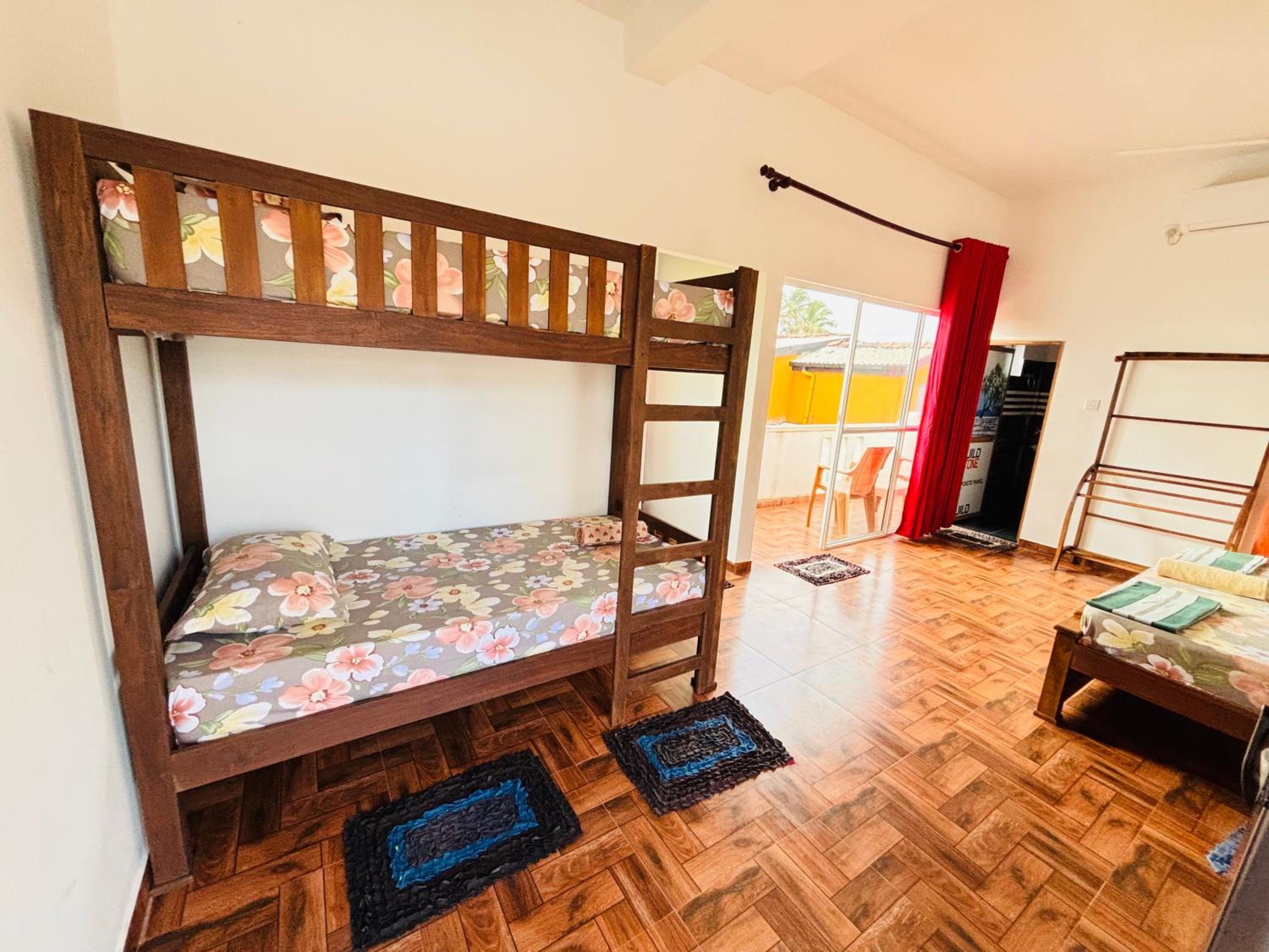 One-Bedroom Apartment with Sea View and Terrace - Photo 5