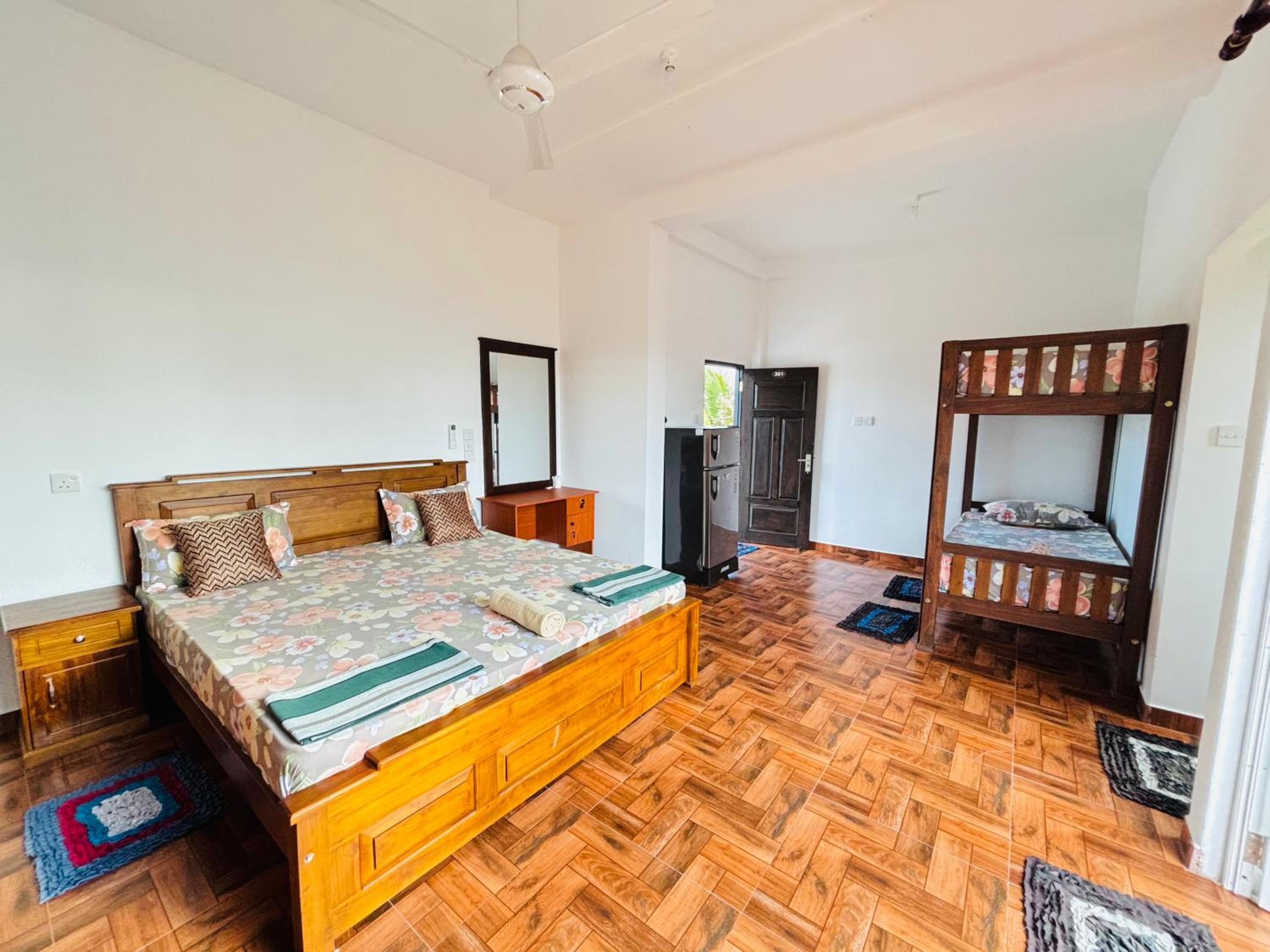 One-Bedroom Apartment with Sea View and Terrace - Photo 4