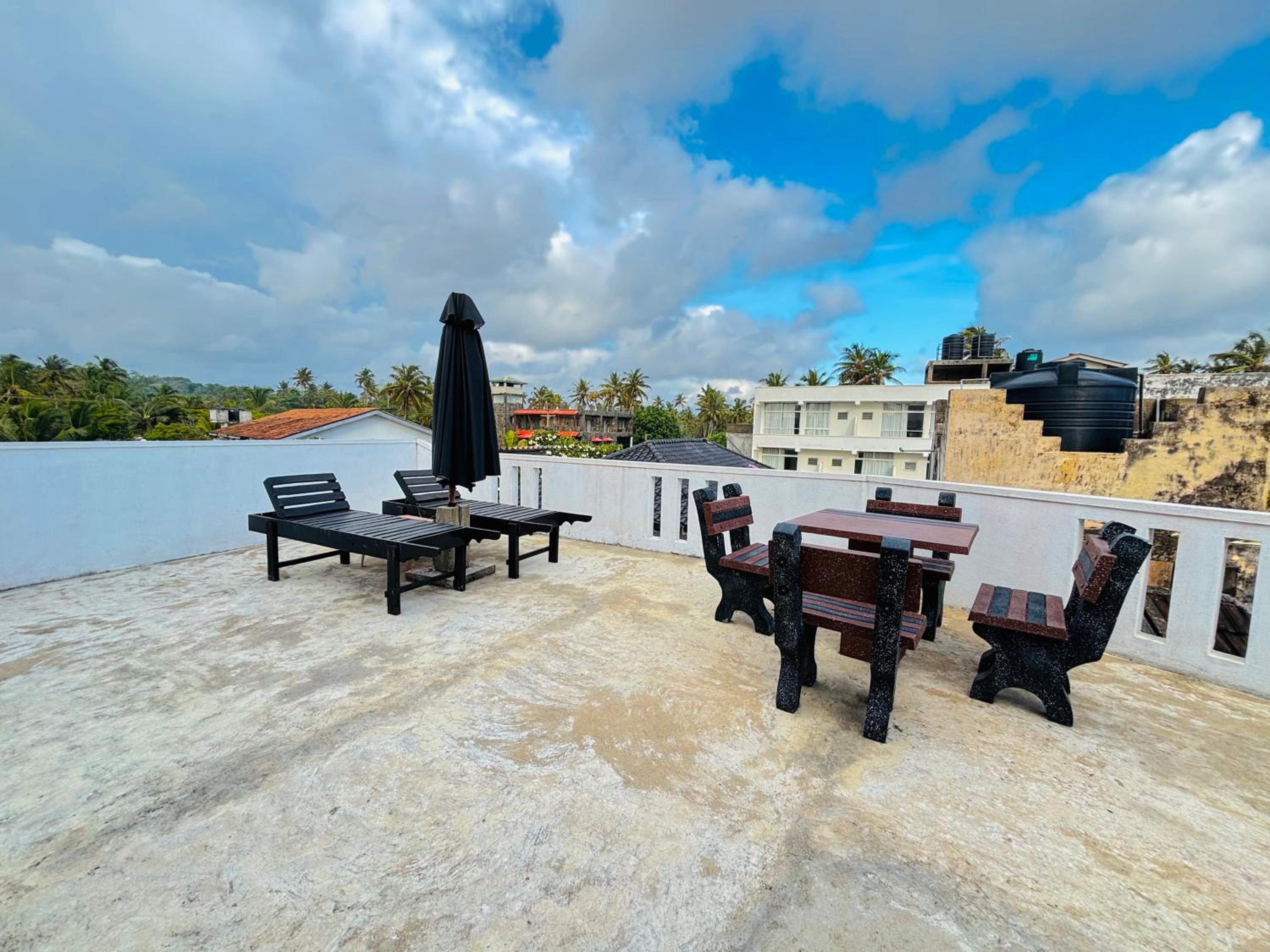 One-Bedroom Apartment with Sea View and Terrace - Photo 3
