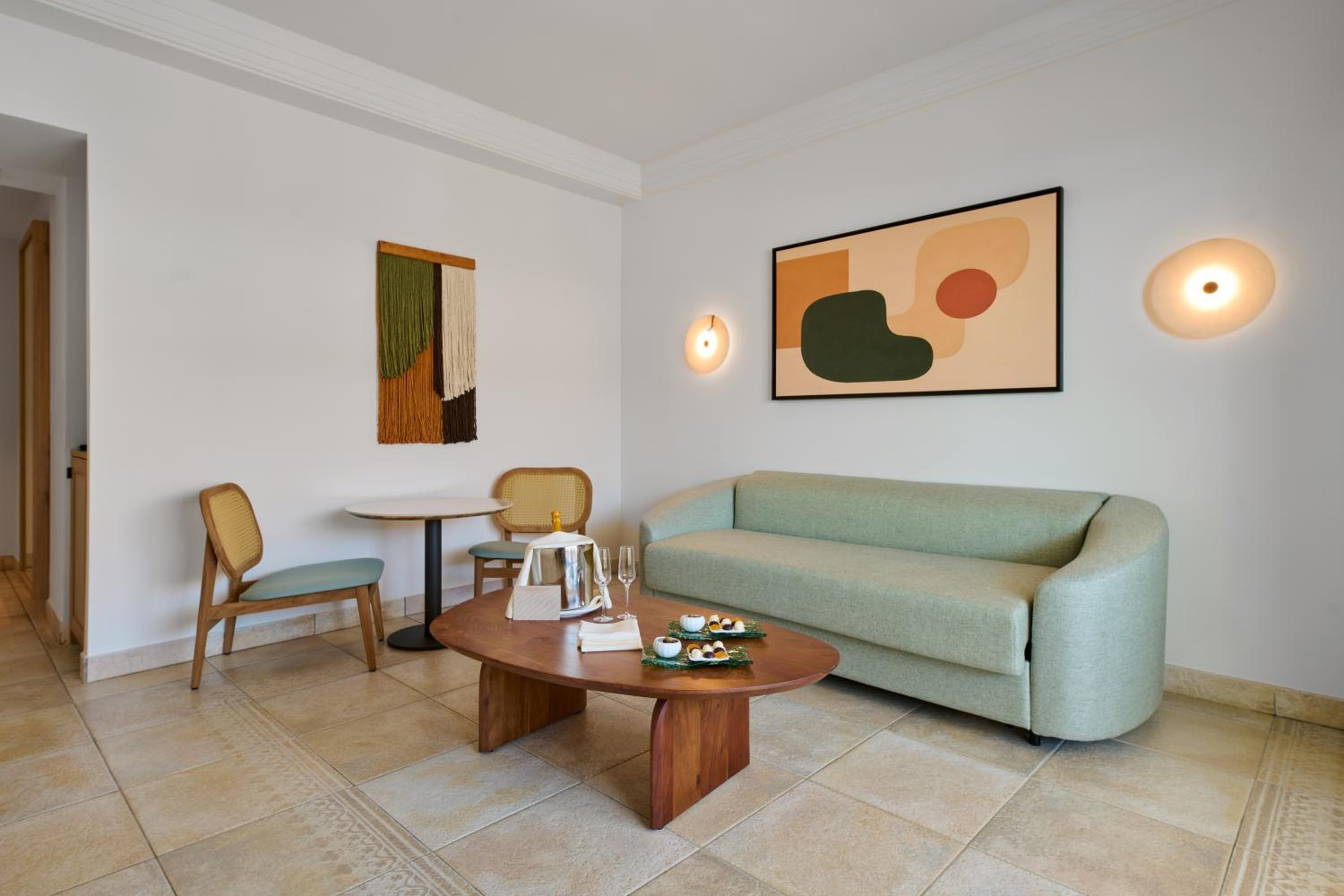 1 Bedroom Suite Partial Sea View
