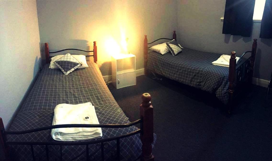 Standard Twin Room - Photo 9