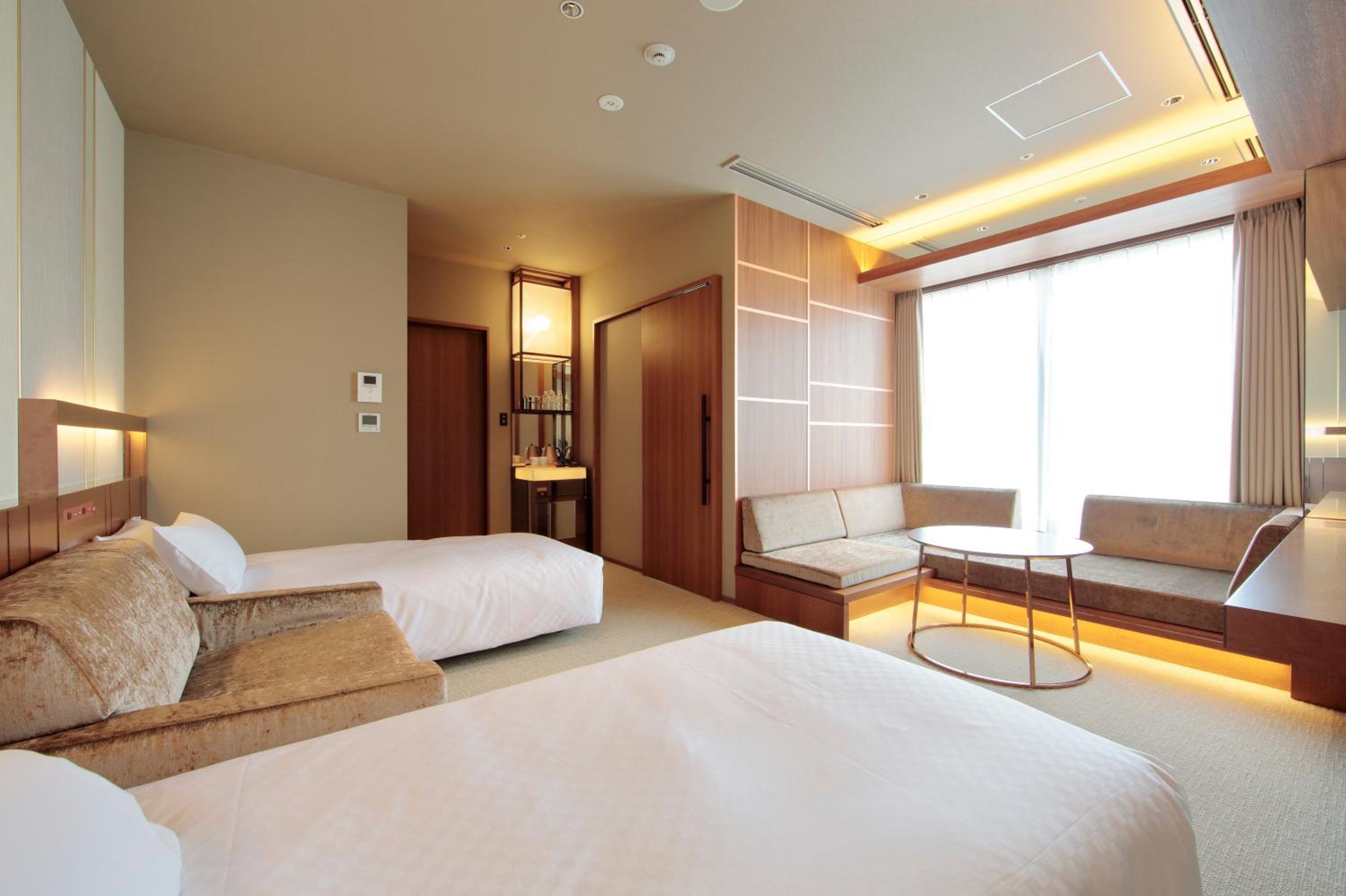 Twin Room with Sofa Bed and Bath with View - Non-Smoking - Photo 5