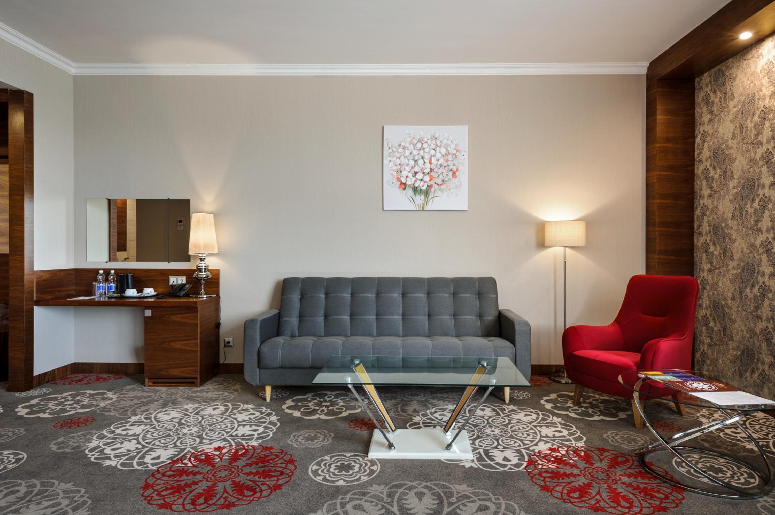 King Suite with Balcony photo 2