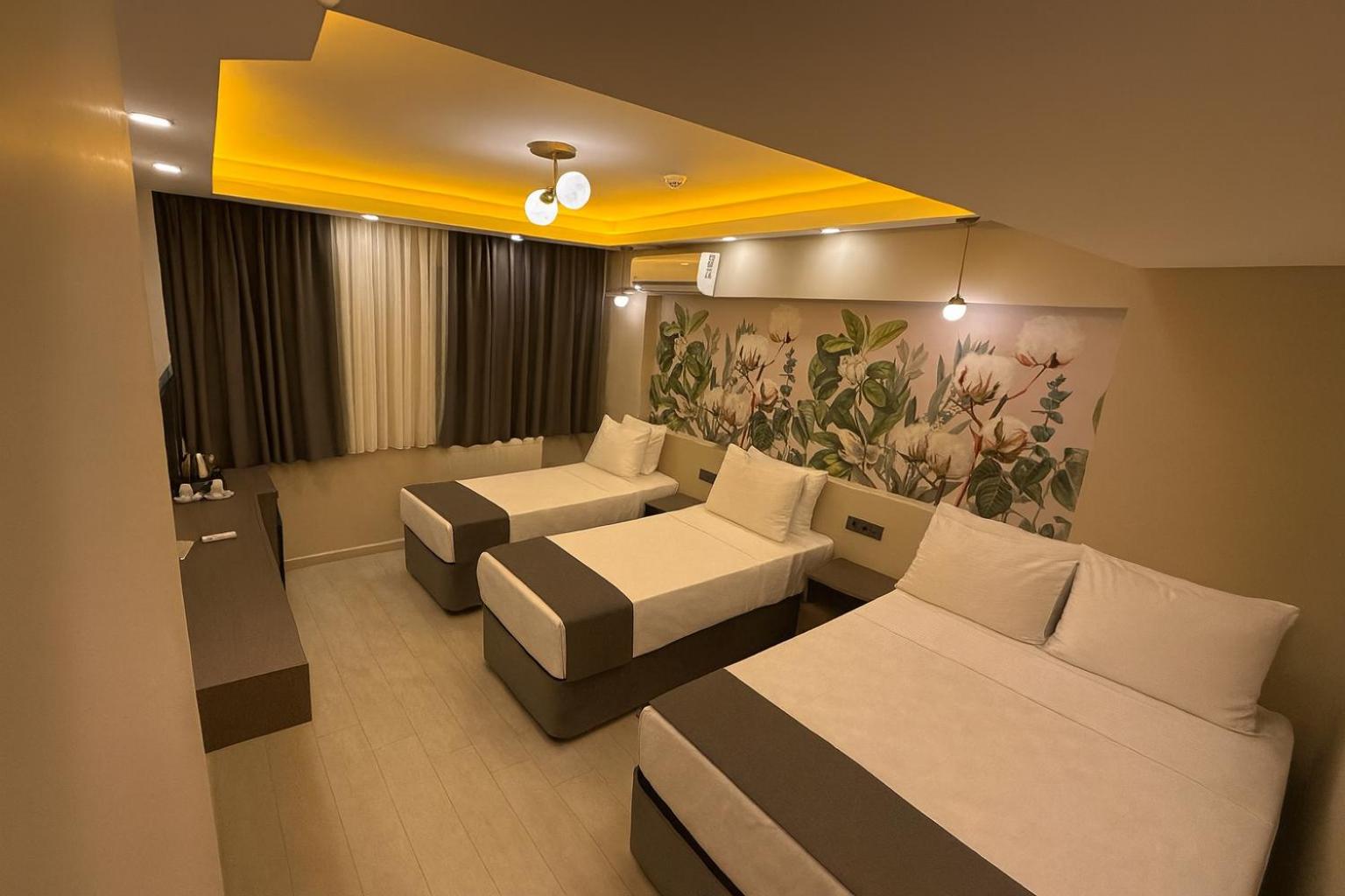 Superior Family Room photo 3
