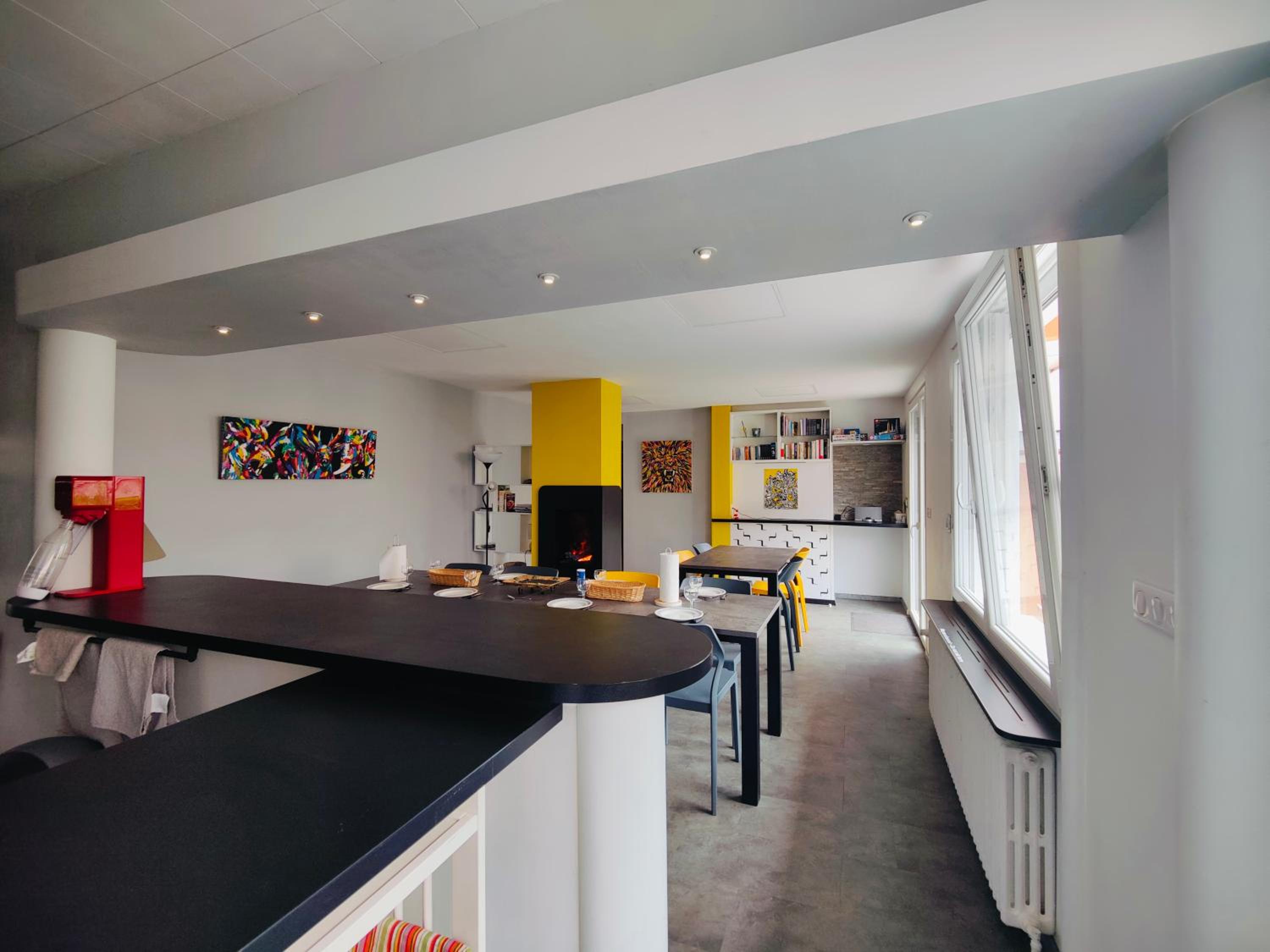 Five-Bedroom House photo 1
