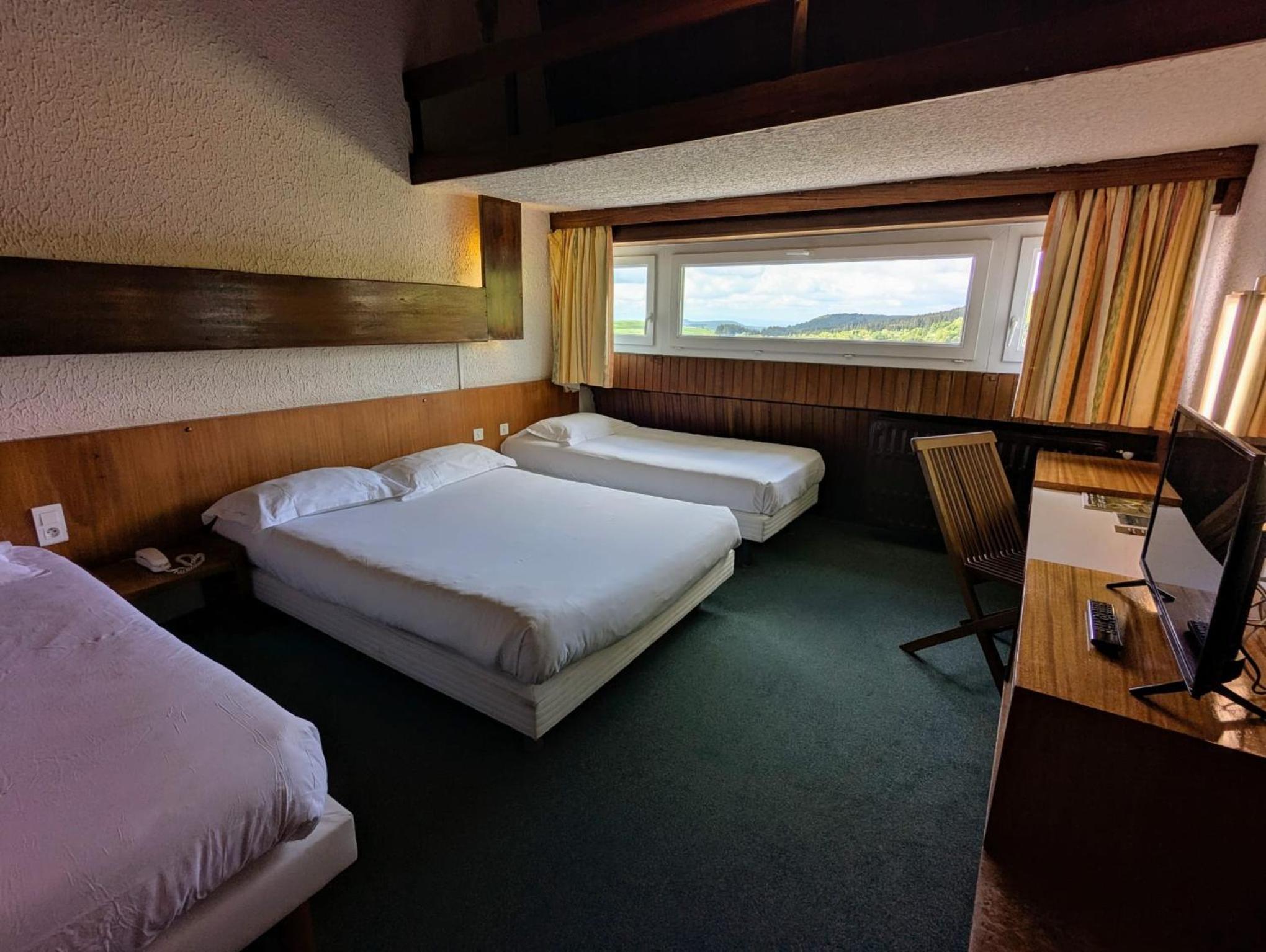 Quadruple Room with Ski slope view