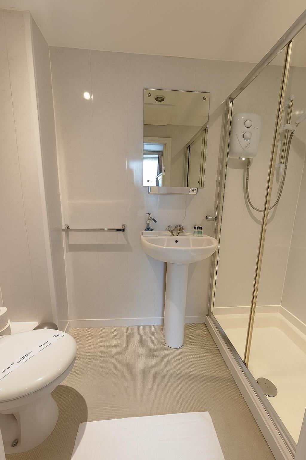 Double or Twin Room with Private Bathroom photo 3