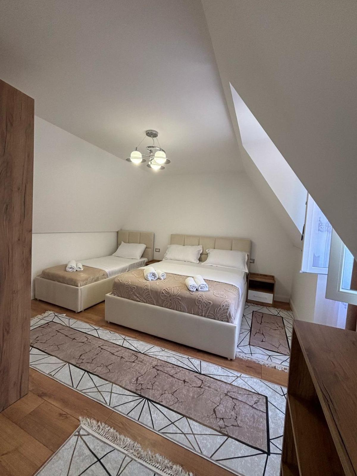 Large Double or Twin Room photo 1