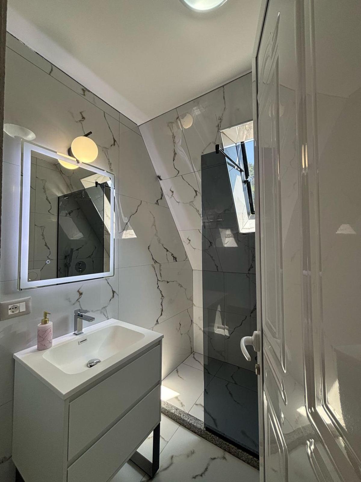 Large Double or Twin Room photo 3