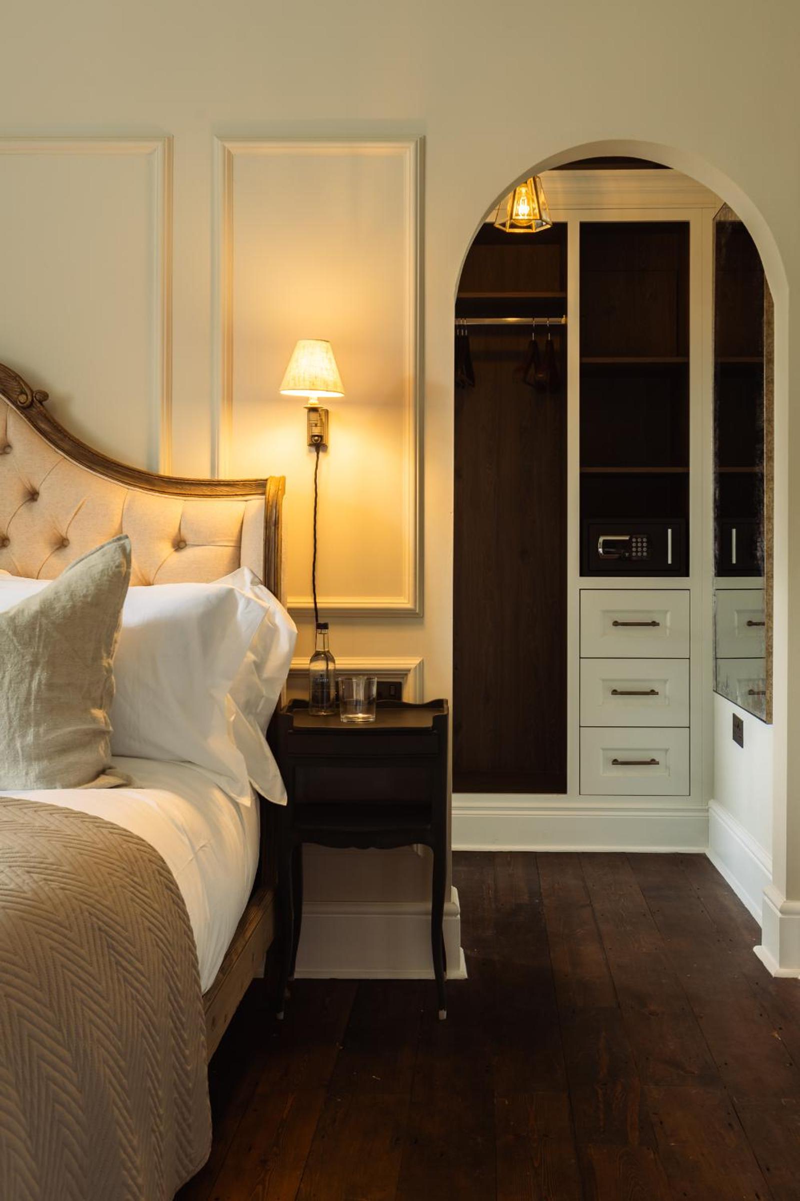 Superior King Room