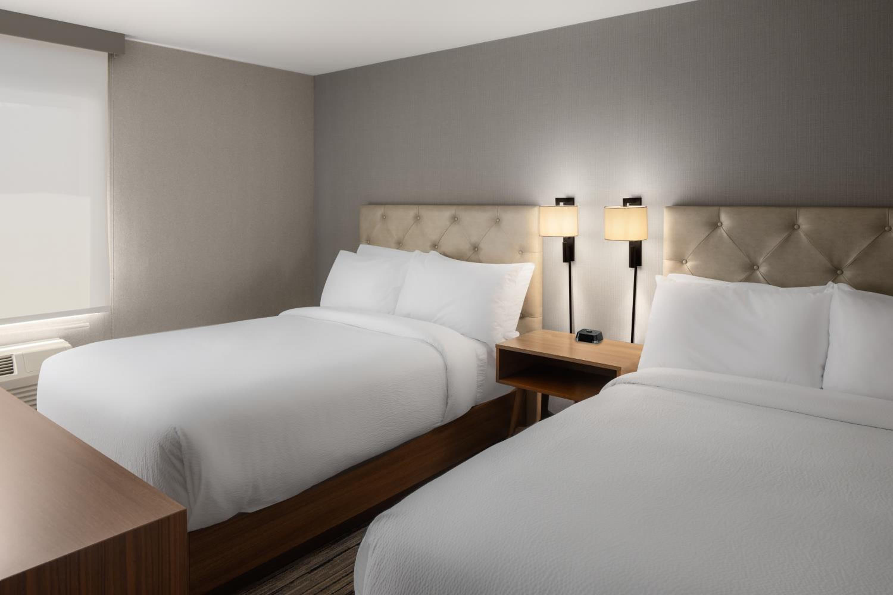 Queen Room with Two Queen Beds  and Adapted Tub - Mobility and Hearing Accessible - Photo 3